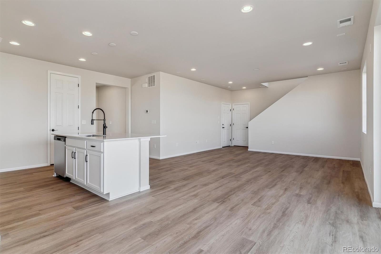 MLS Image #3 for 24705 e 41st avenue,aurora, Colorado