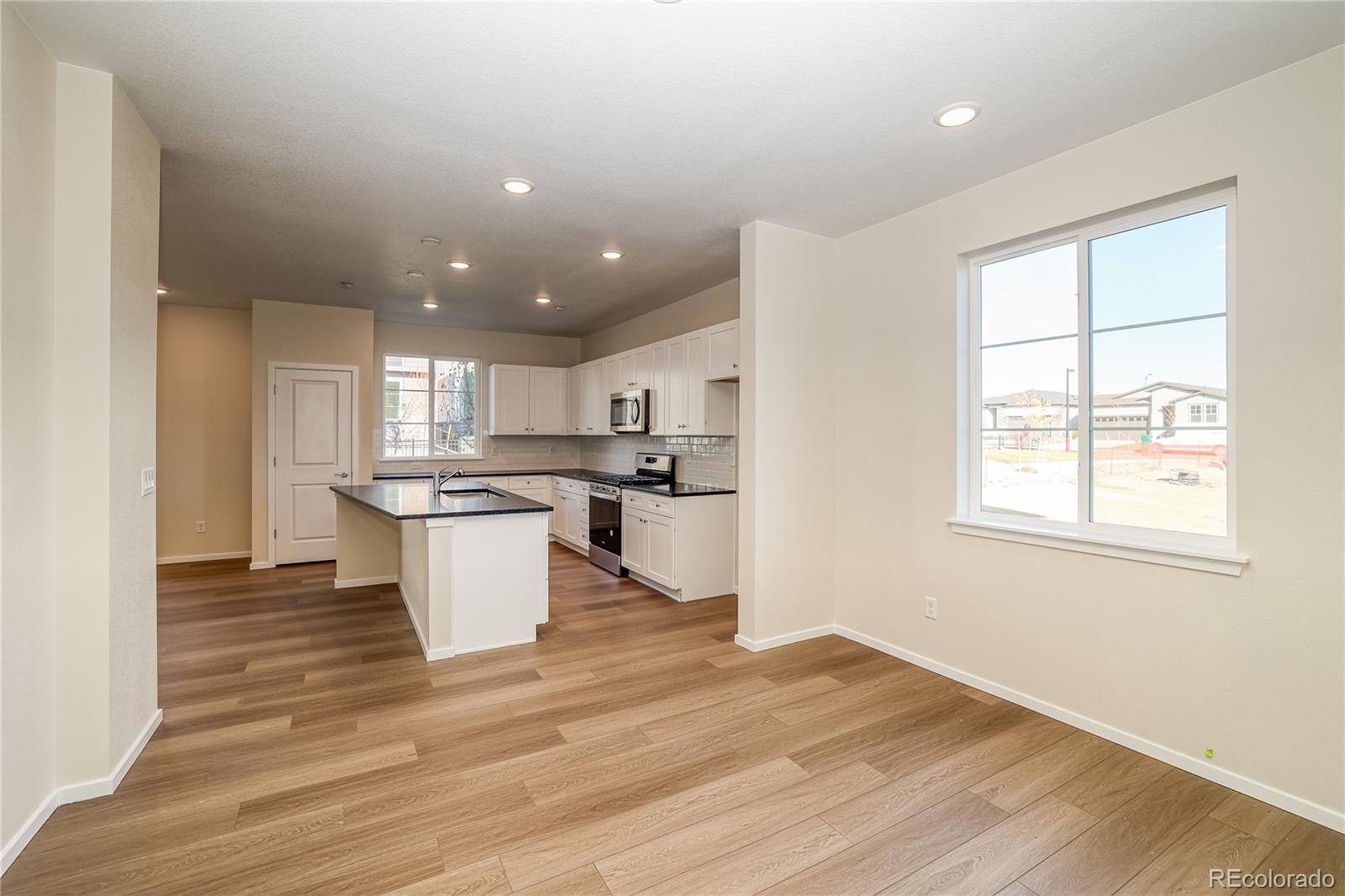 MLS Image #7 for 23941 e 40th avenue,aurora, Colorado