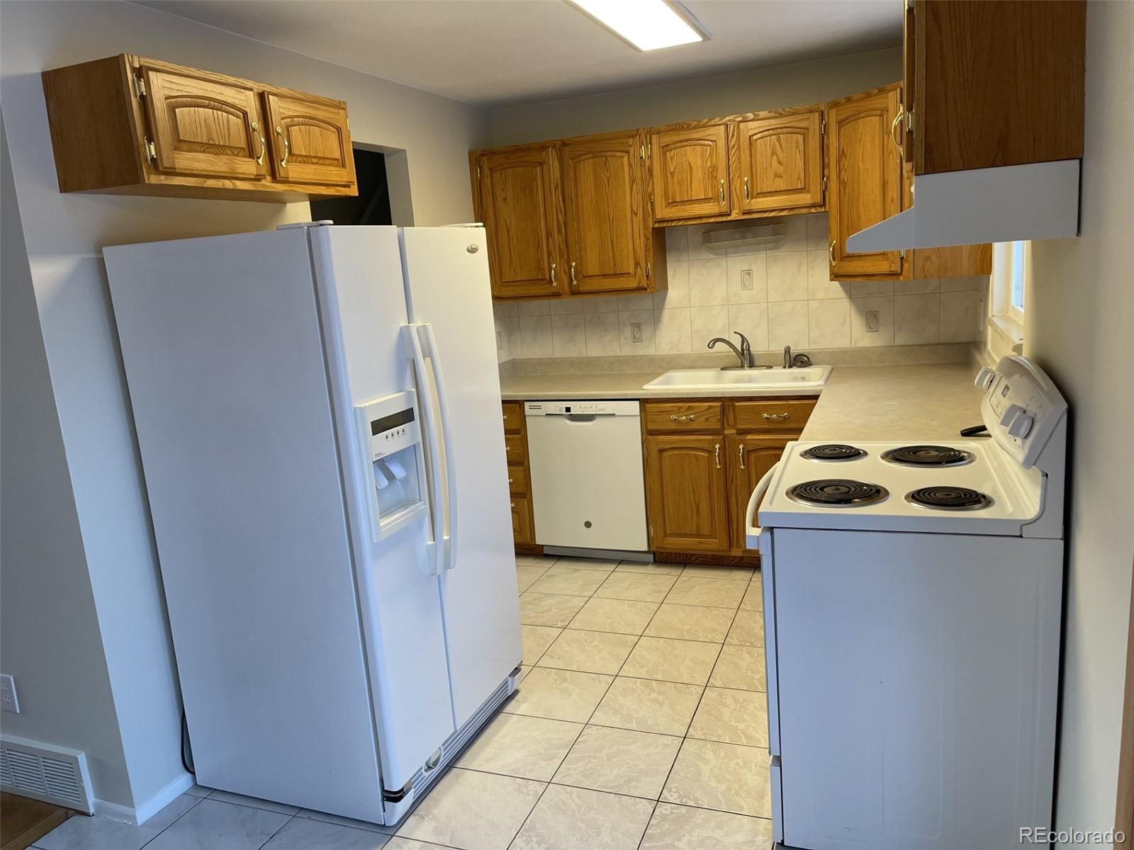 MLS Image #7 for 3062 s florence court,denver, Colorado