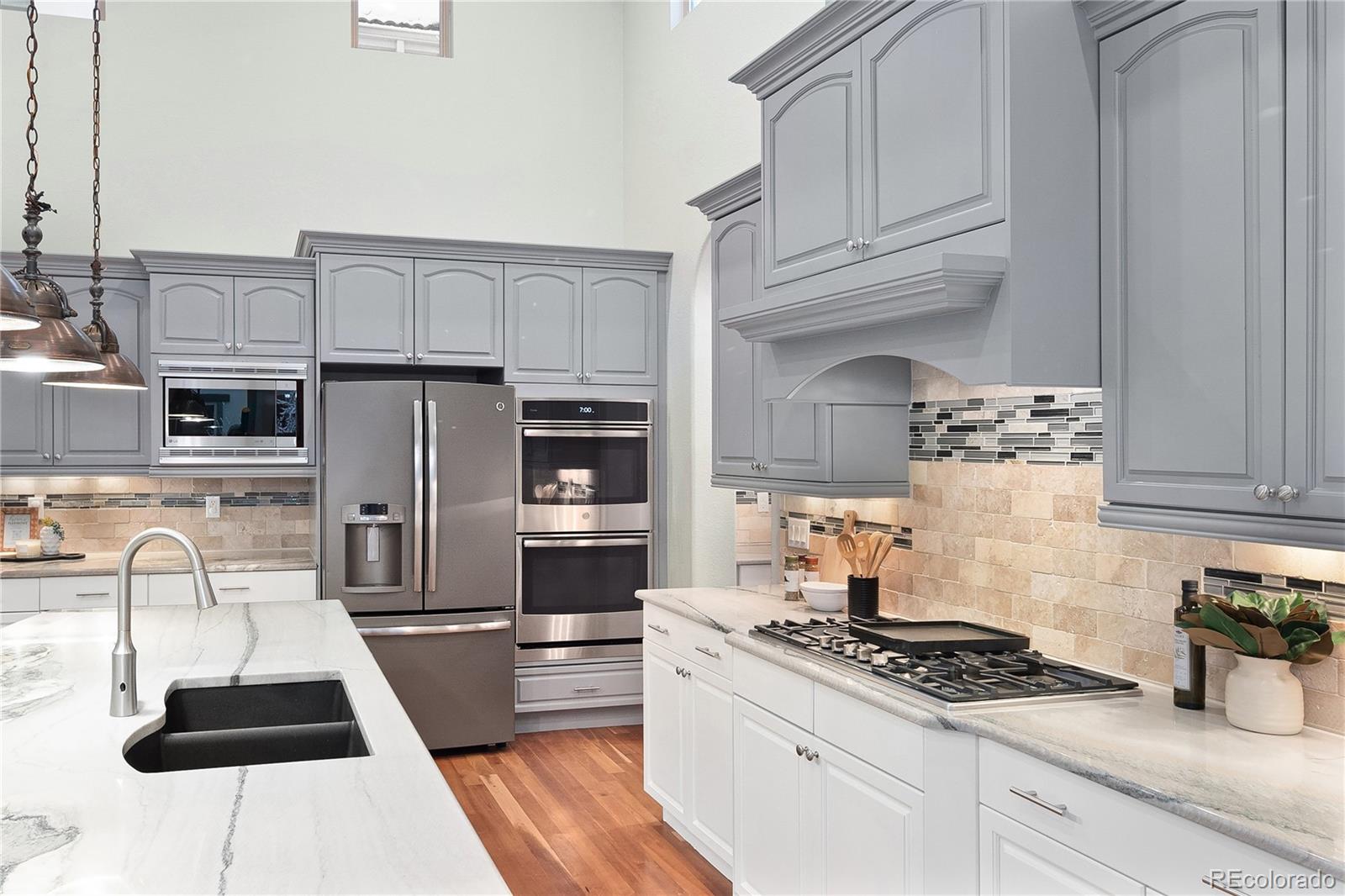 MLS Image #12 for 9715 e 33rd avenue,denver, Colorado