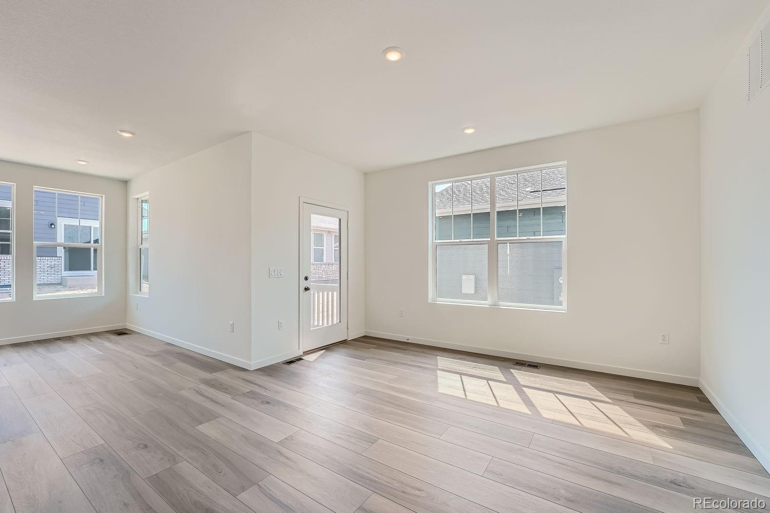 MLS Image #2 for 5128 n quemoy street,aurora, Colorado