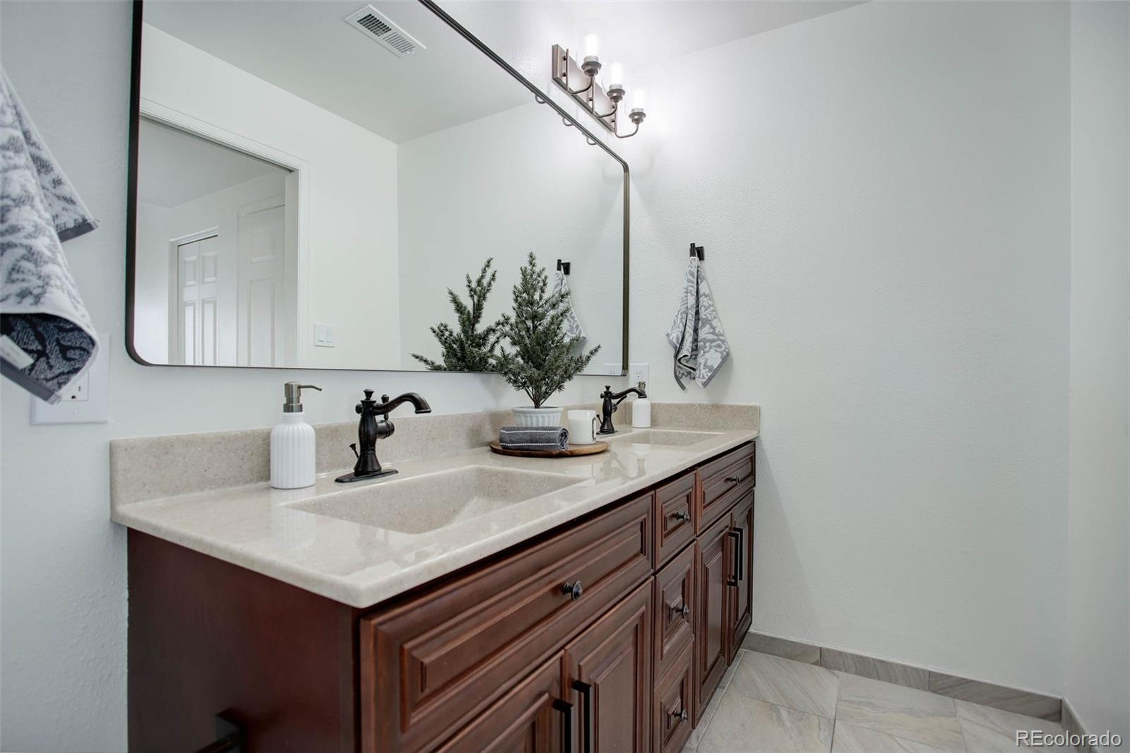 MLS Image #16 for 8457  thunder ridge way,highlands ranch, Colorado