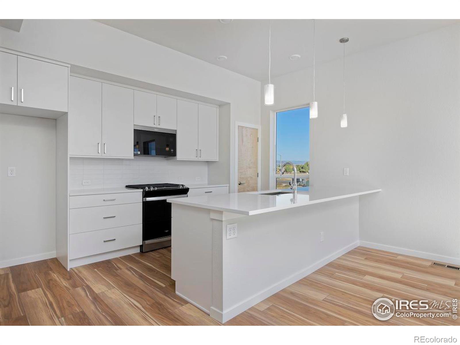 MLS Image #2 for 733  kubat lane,longmont, Colorado