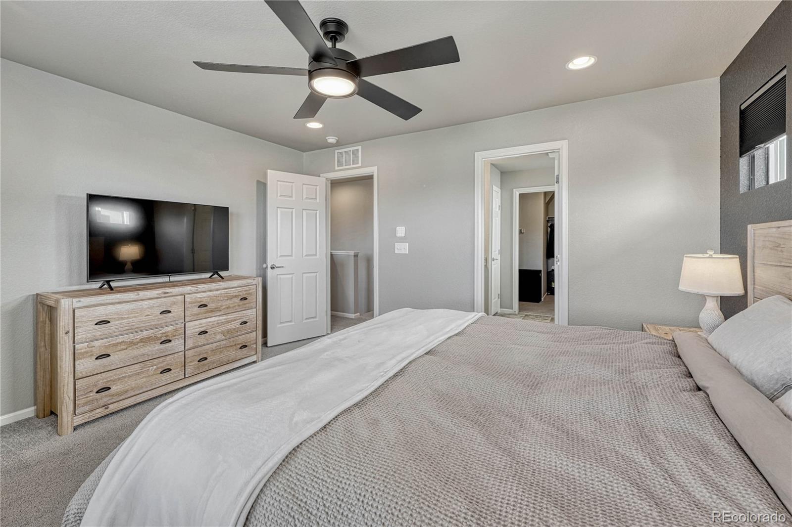 MLS Image #17 for 6541 n dunkirk street,denver, Colorado