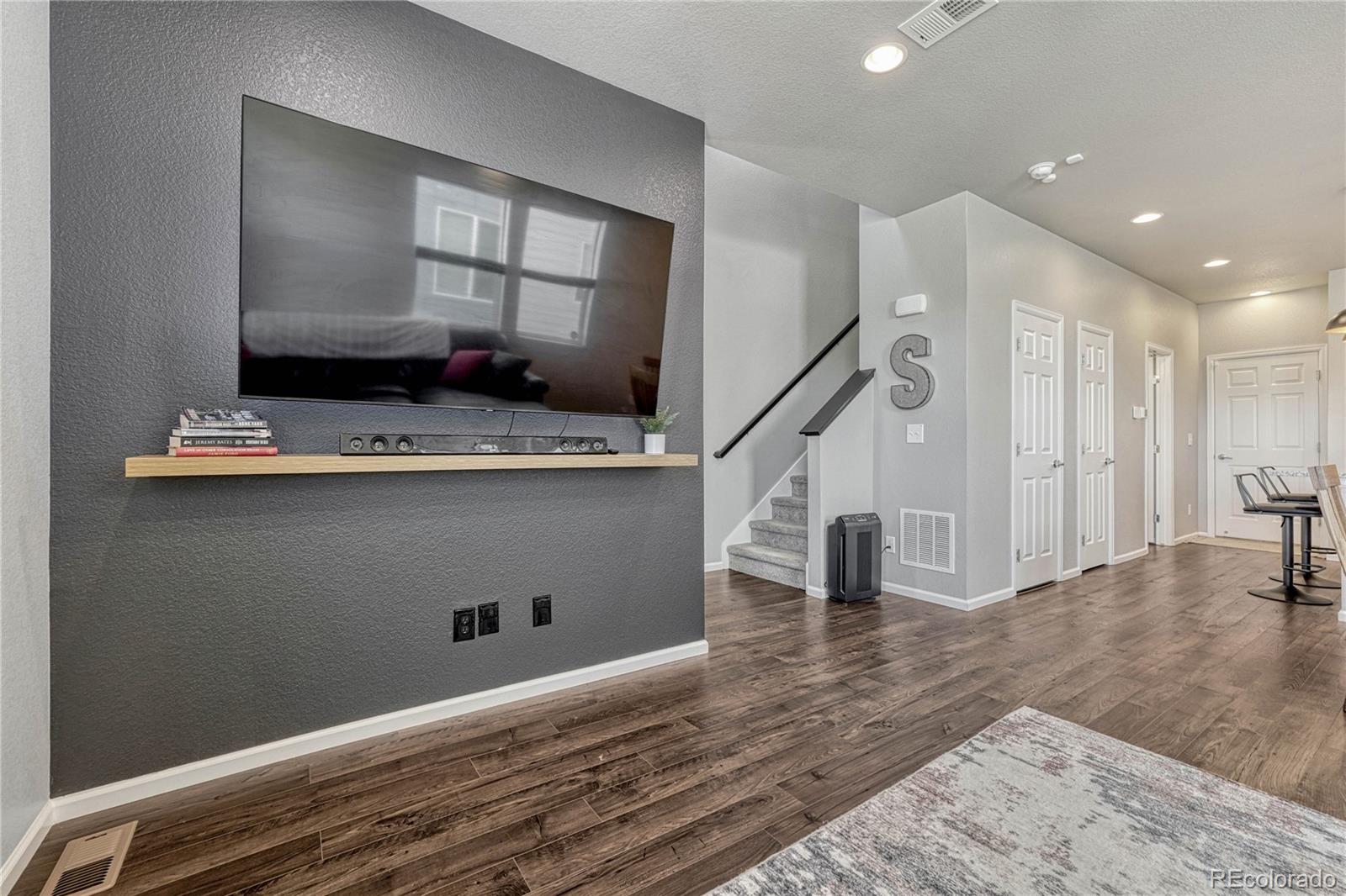 MLS Image #7 for 6541 n dunkirk street,denver, Colorado