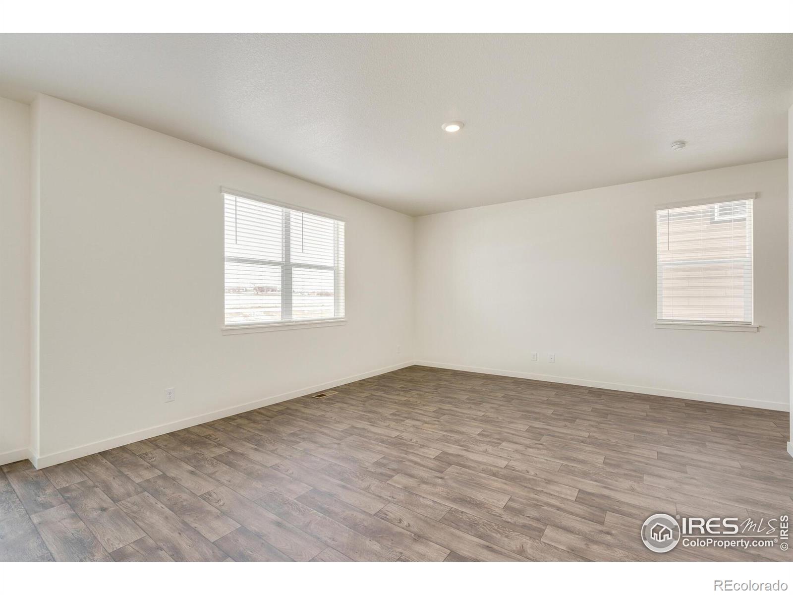 MLS Image #5 for 413  hummingbird lane,johnstown, Colorado