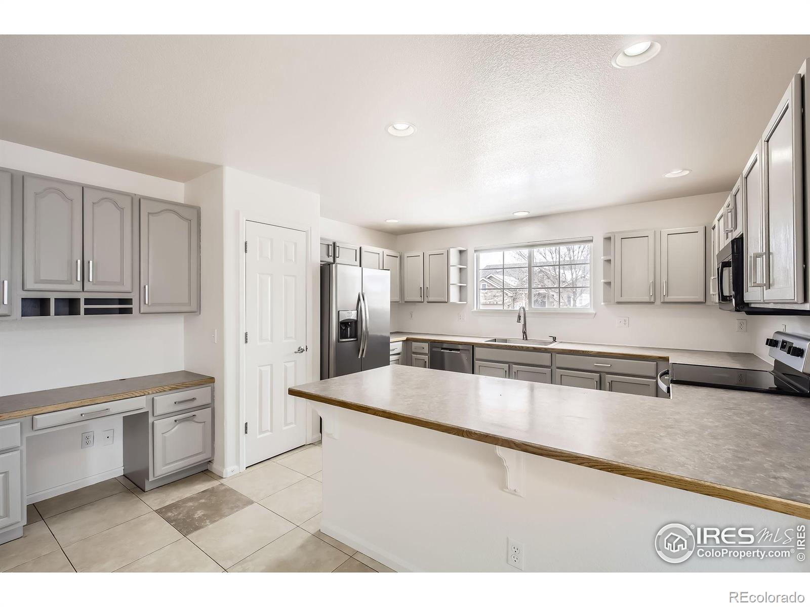 MLS Image #3 for 1907  green wing drive,johnstown, Colorado