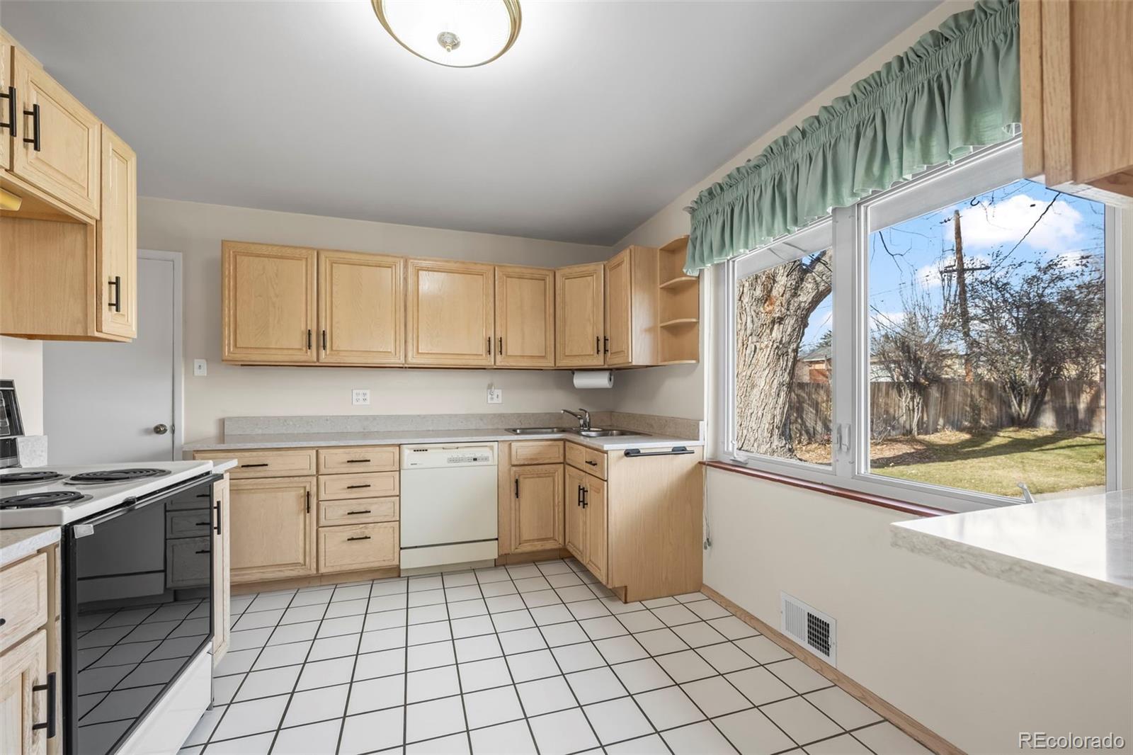 MLS Image #16 for 3661 w greenwood place,denver, Colorado