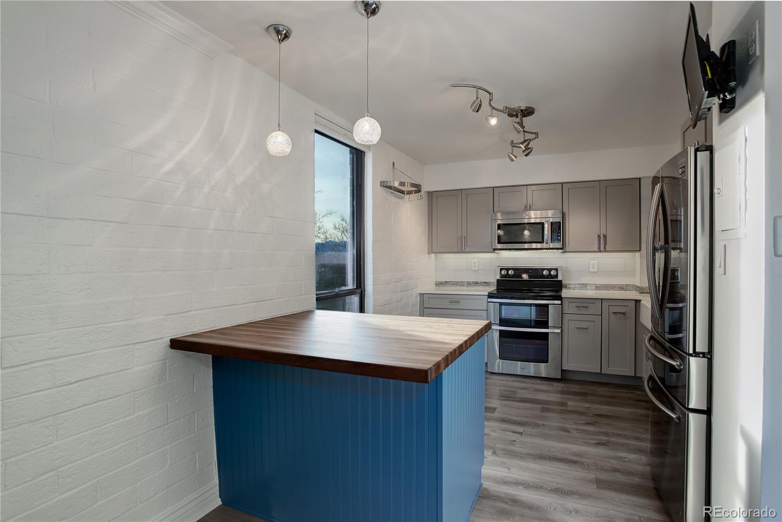 MLS Image #4 for 460 s marion parkway,denver, Colorado