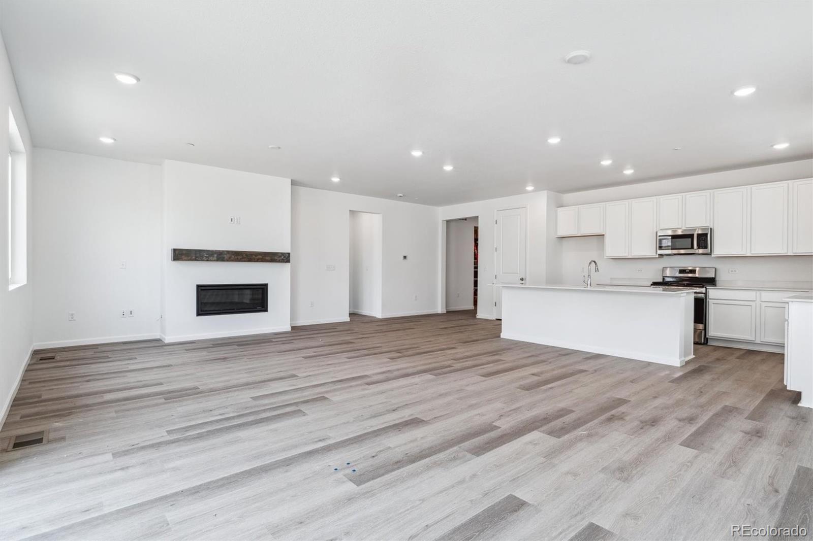 MLS Image #12 for 9112  telluride court,commerce city, Colorado