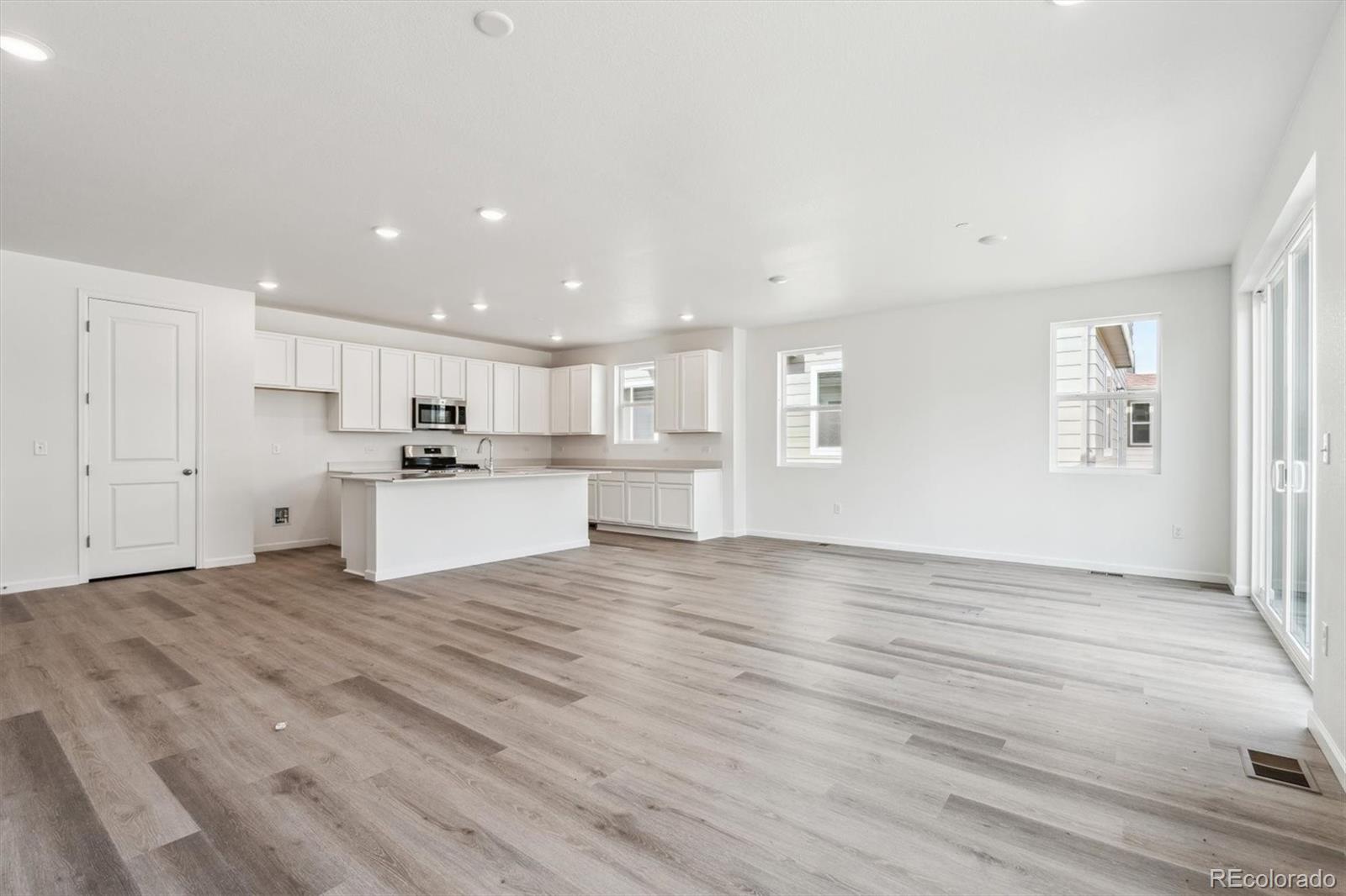 MLS Image #13 for 9112  telluride court,commerce city, Colorado