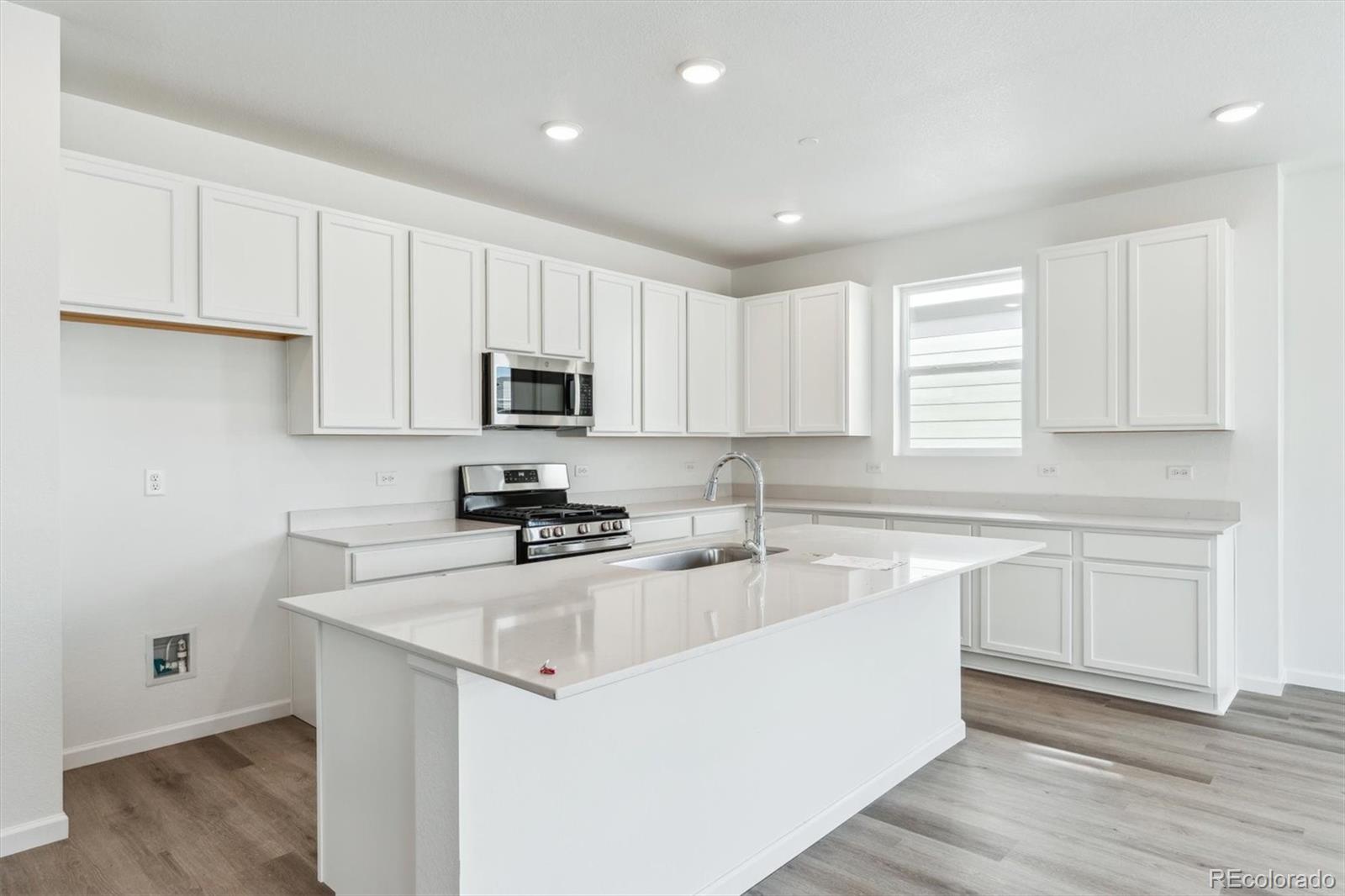 MLS Image #8 for 9112  telluride court,commerce city, Colorado