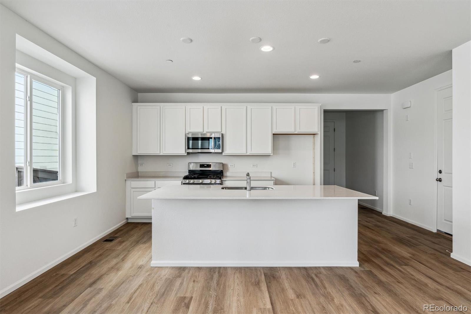 MLS Image #6 for 9661  ceylon street,commerce city, Colorado