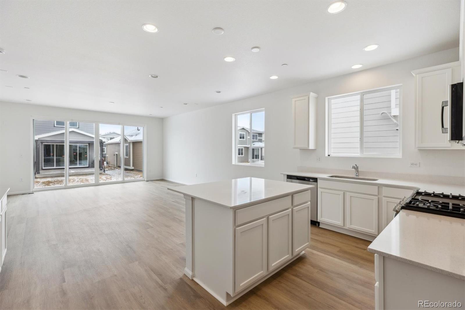 MLS Image #3 for 9673  ceylon street,commerce city, Colorado