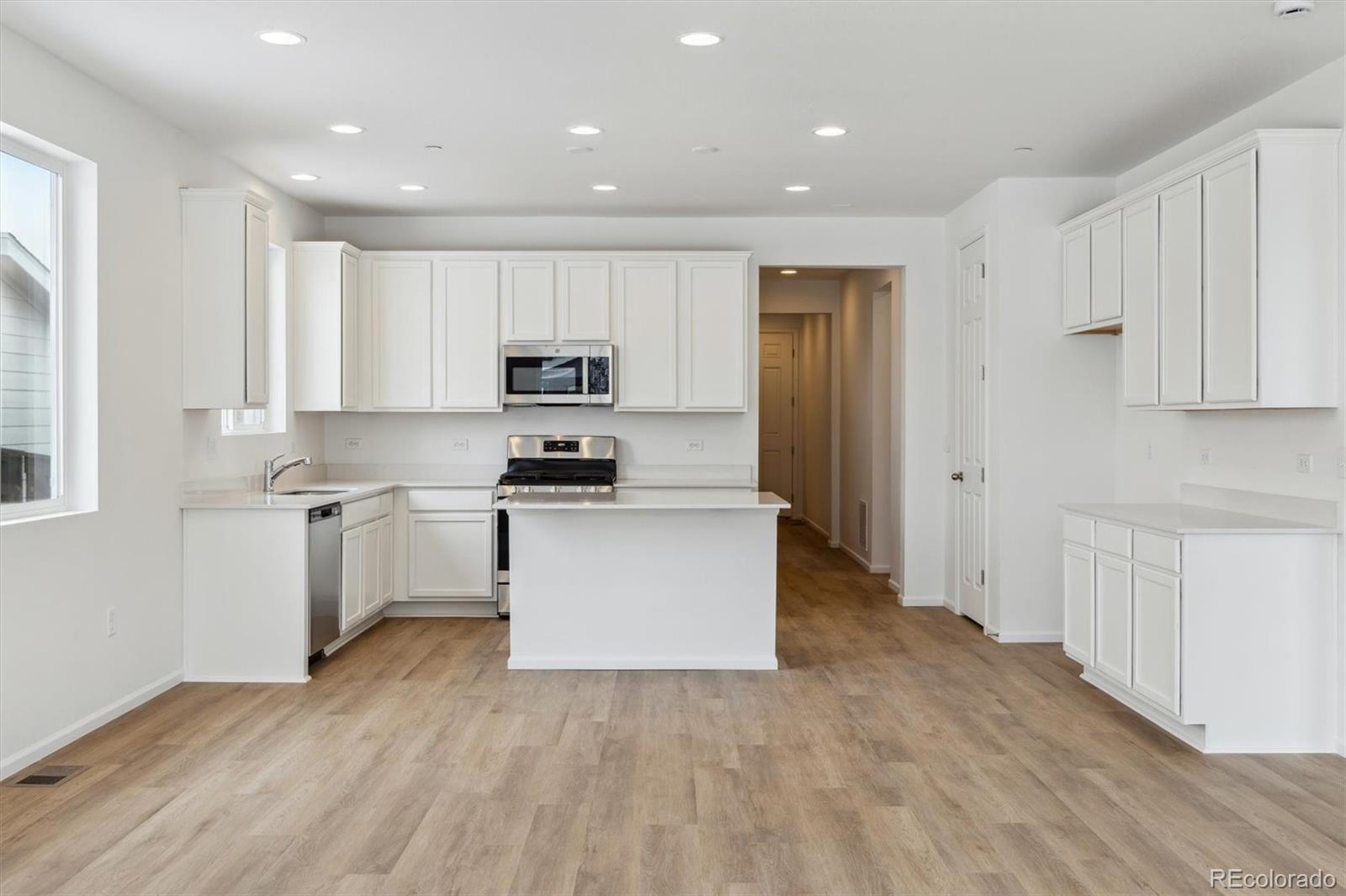 MLS Image #5 for 9673  ceylon street,commerce city, Colorado