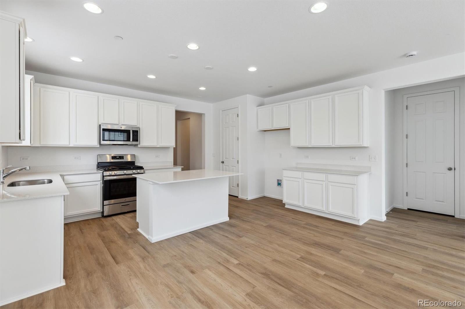 MLS Image #6 for 9673  ceylon street,commerce city, Colorado