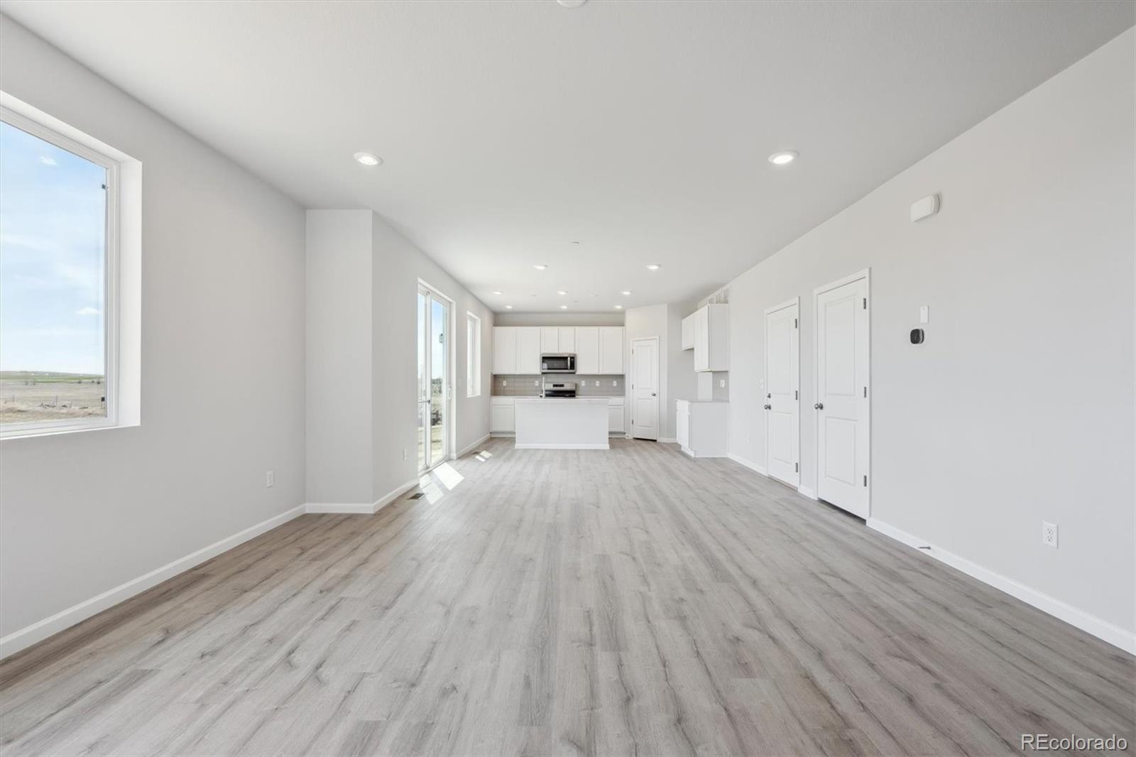 MLS Image #5 for 9992  racine street,commerce city, Colorado
