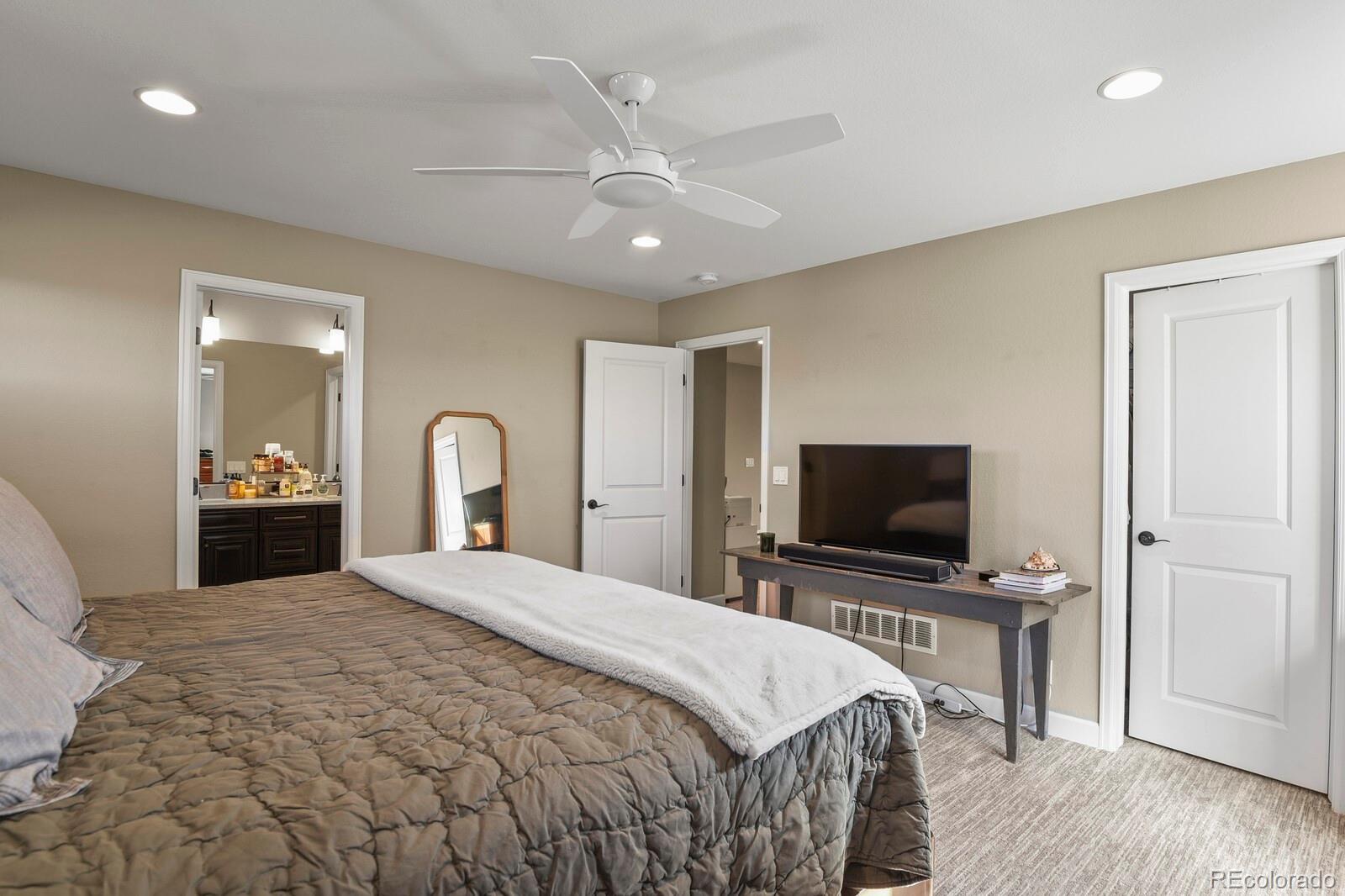 MLS Image #13 for 7976 e 53rd drive,denver, Colorado