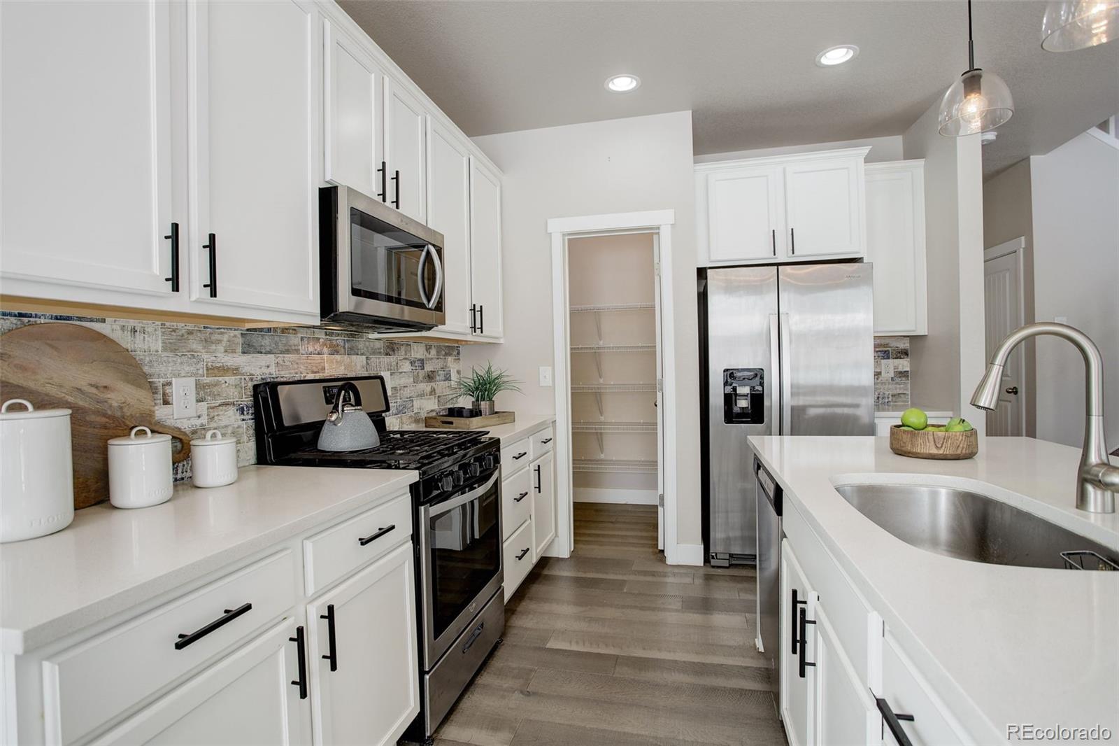 MLS Image #6 for 6727  canosa street,denver, Colorado
