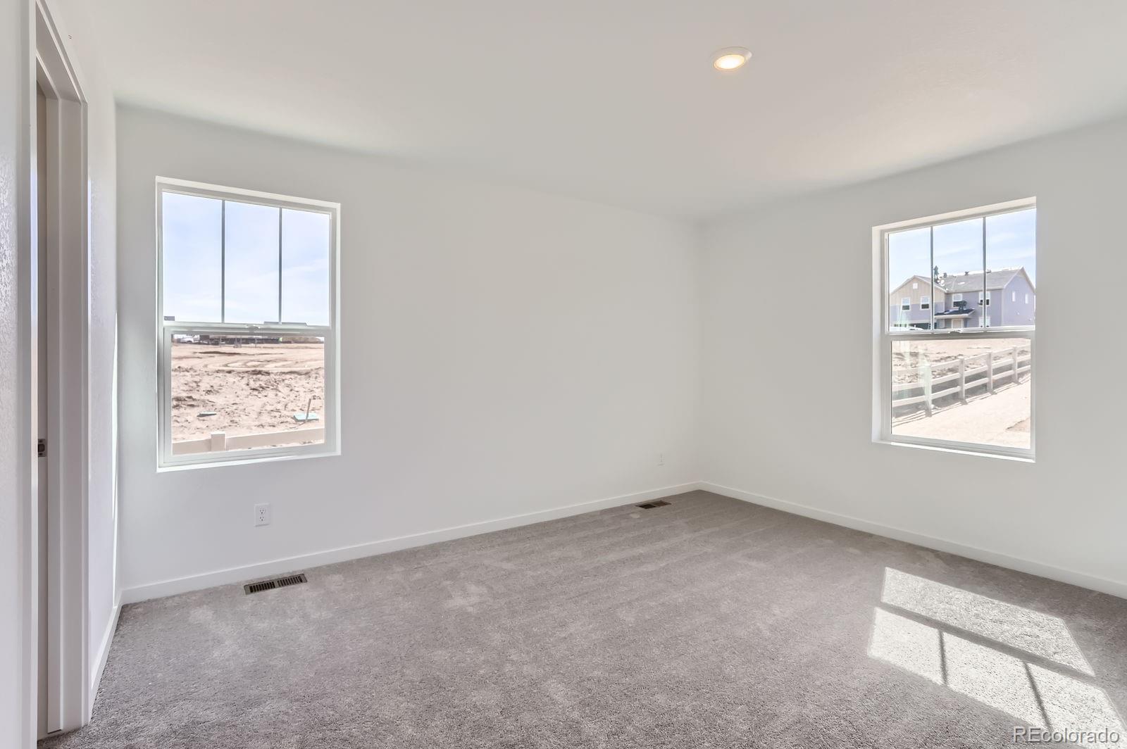 MLS Image #11 for 22036 e 39th place,aurora, Colorado
