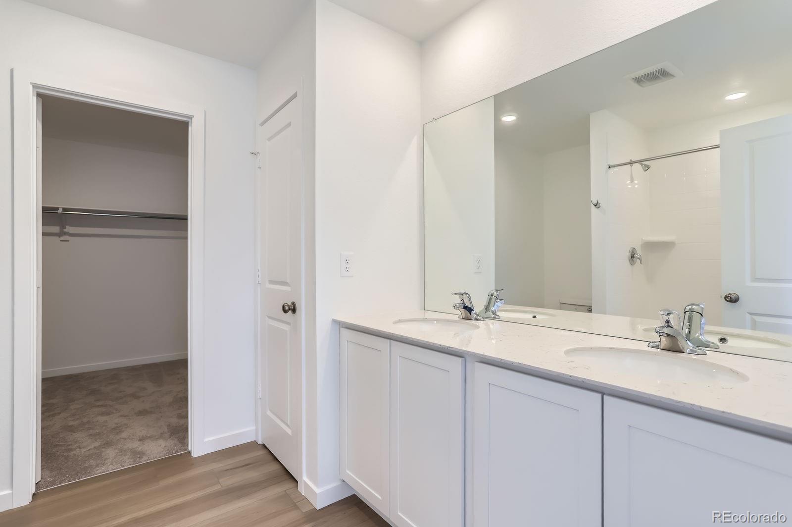 MLS Image #12 for 22036 e 39th place,aurora, Colorado