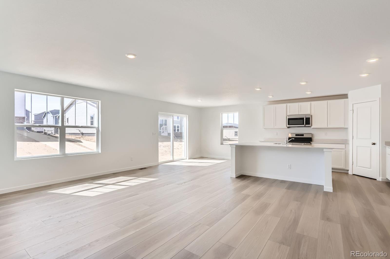 MLS Image #3 for 22036 e 39th place,aurora, Colorado
