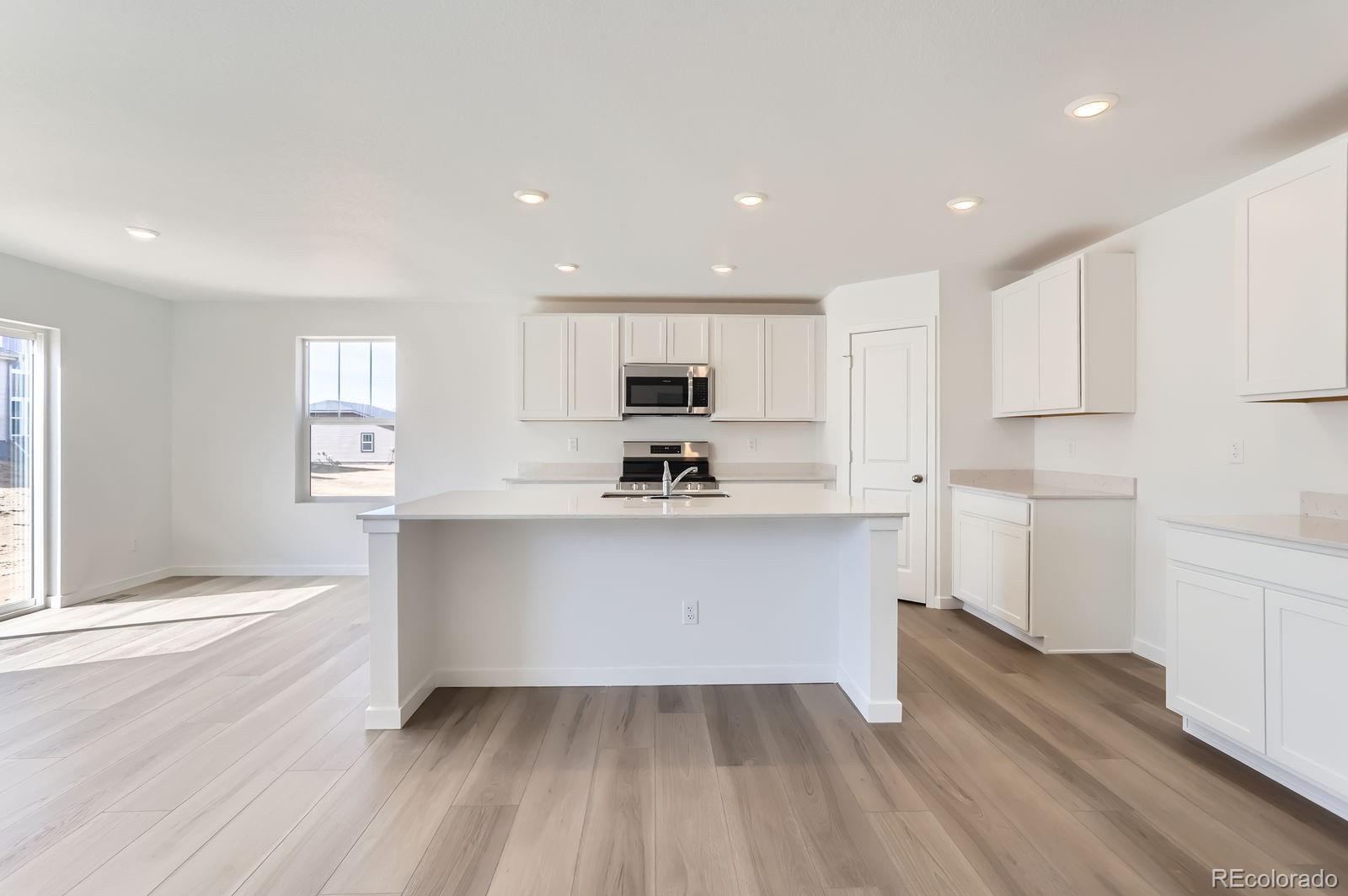 MLS Image #4 for 22036 e 39th place,aurora, Colorado