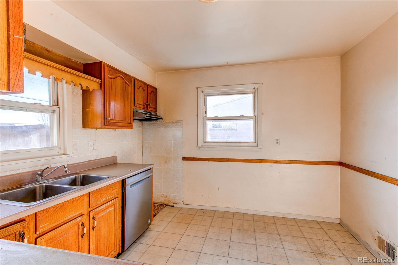 MLS Image #12 for 6930  birch street,commerce city, Colorado