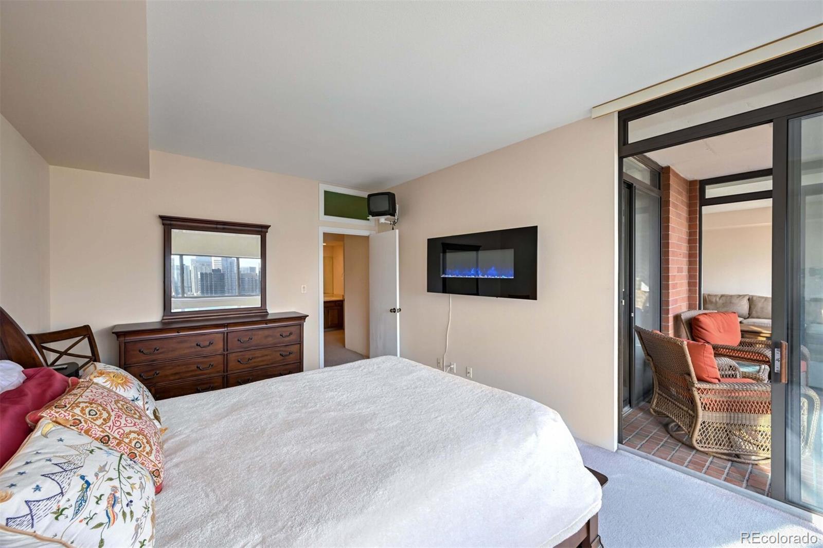 MLS Image #10 for 1551  larimer street,denver, Colorado
