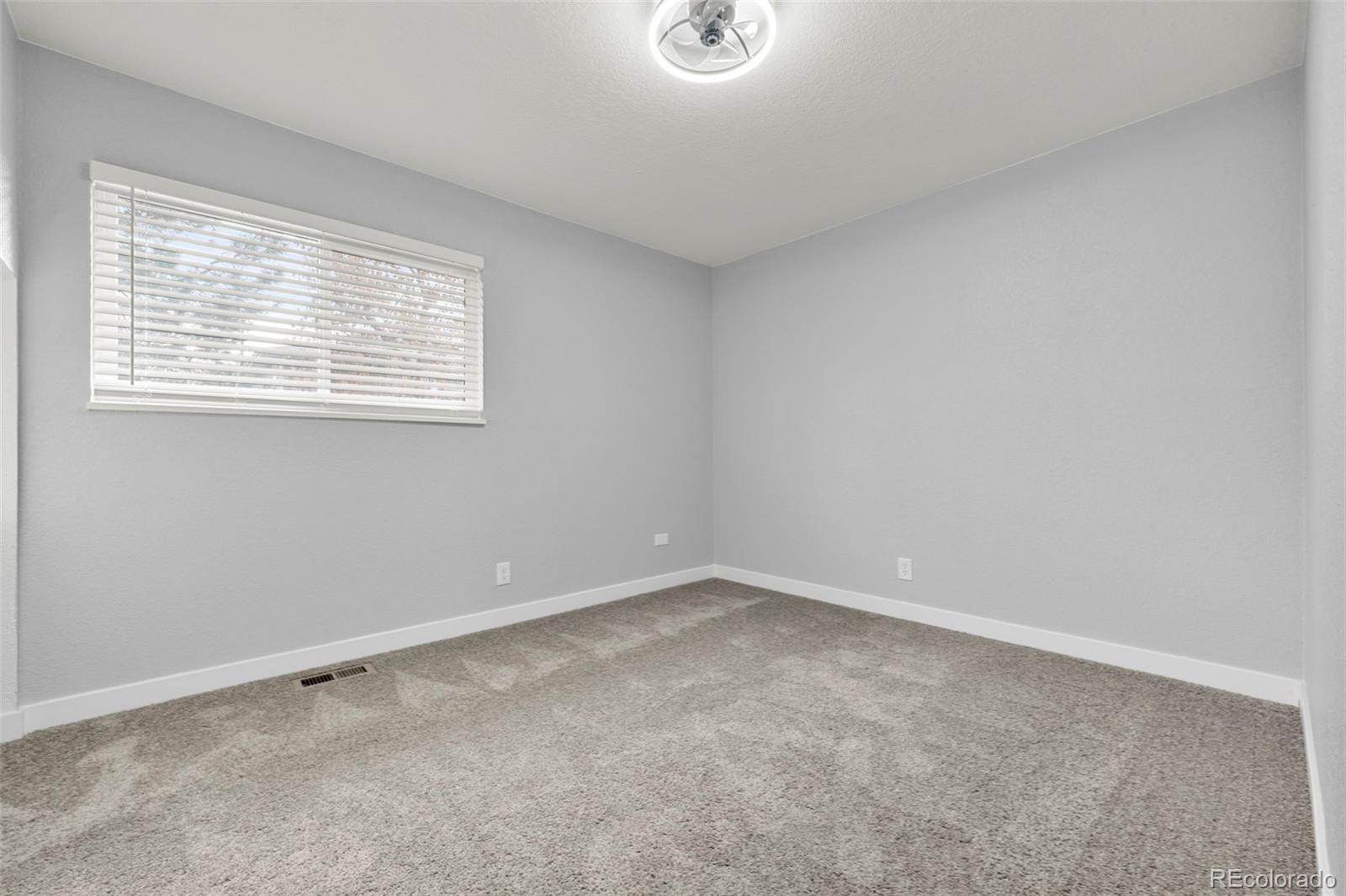MLS Image #7 for 1250 s monaco parkway,denver, Colorado