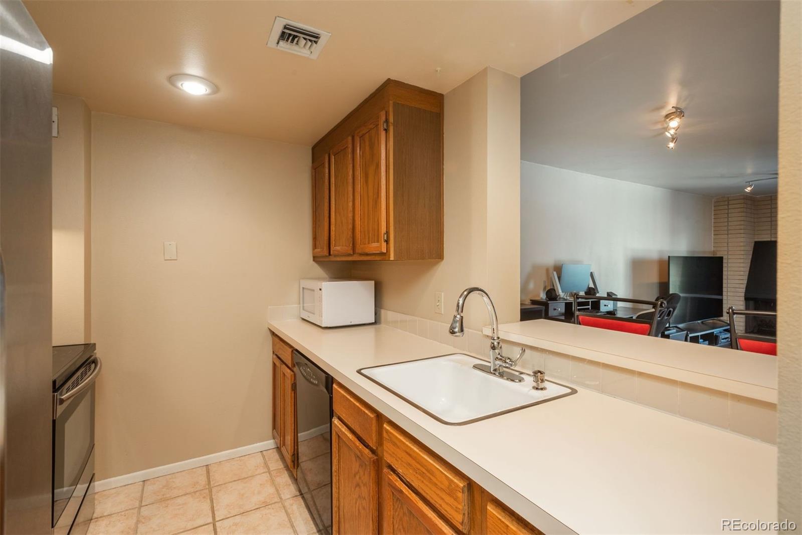 MLS Image #4 for 1777  larimer street,denver, Colorado