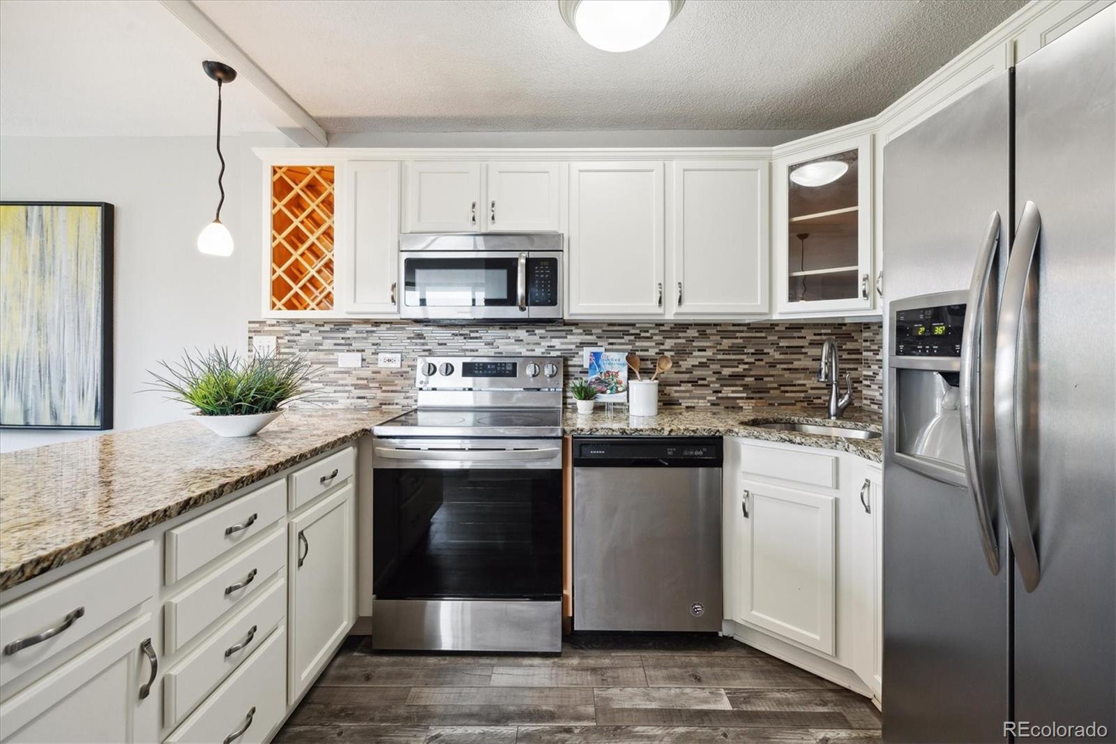 MLS Image #3 for 909 n logan street,denver, Colorado