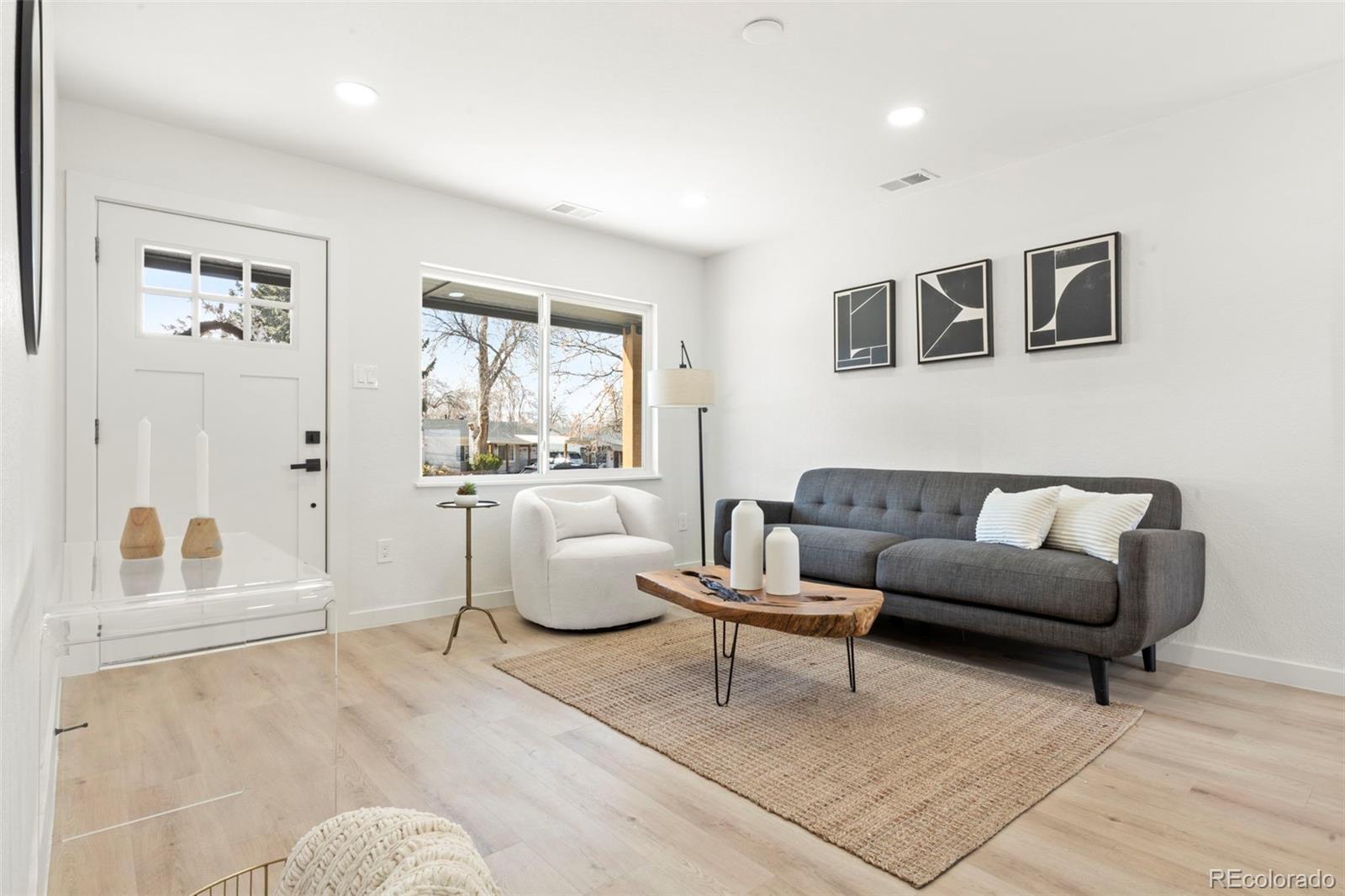 MLS Image #4 for 2990 s elm street,denver, Colorado