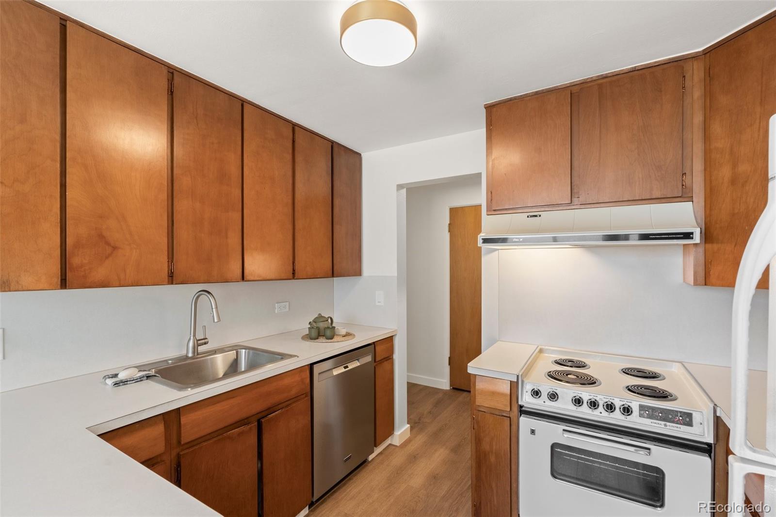 MLS Image #7 for 1200 n emerson street,denver, Colorado
