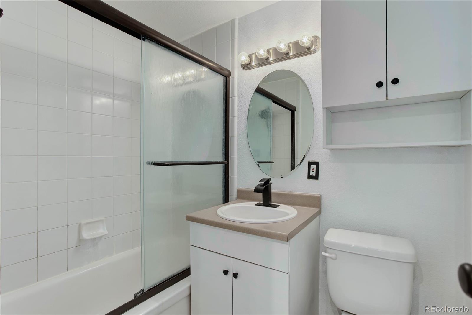 MLS Image #4 for 2500 s york street,denver, Colorado