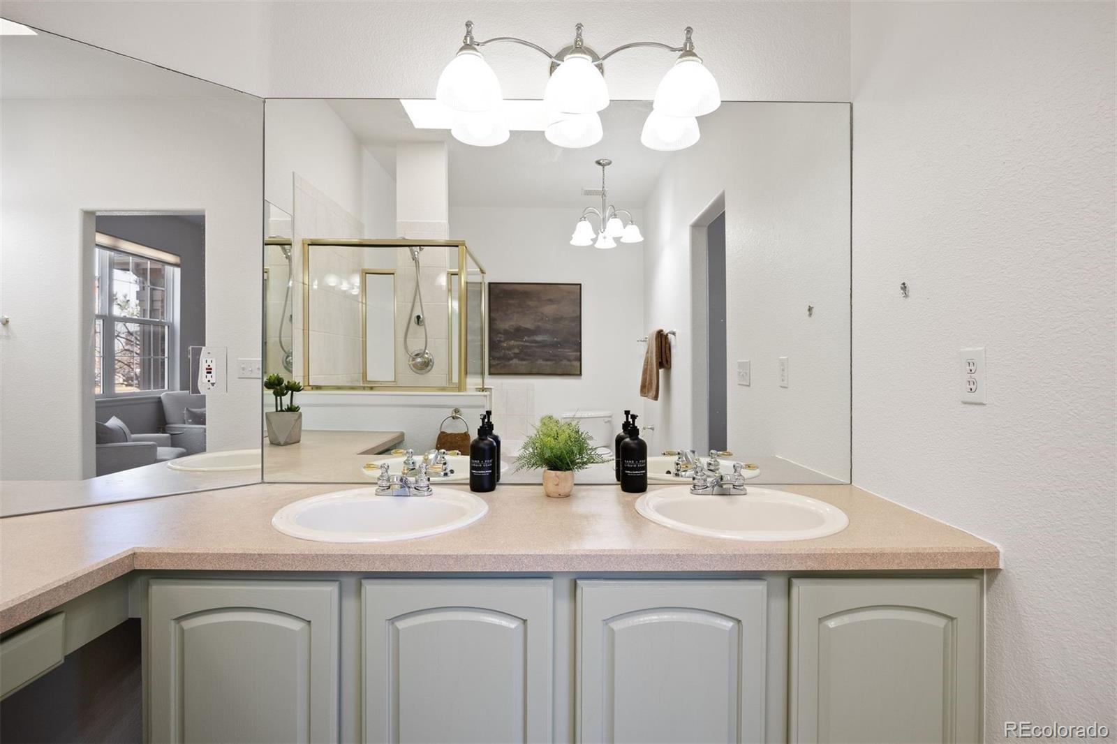 MLS Image #14 for 7944 e lowry boulevard,denver, Colorado