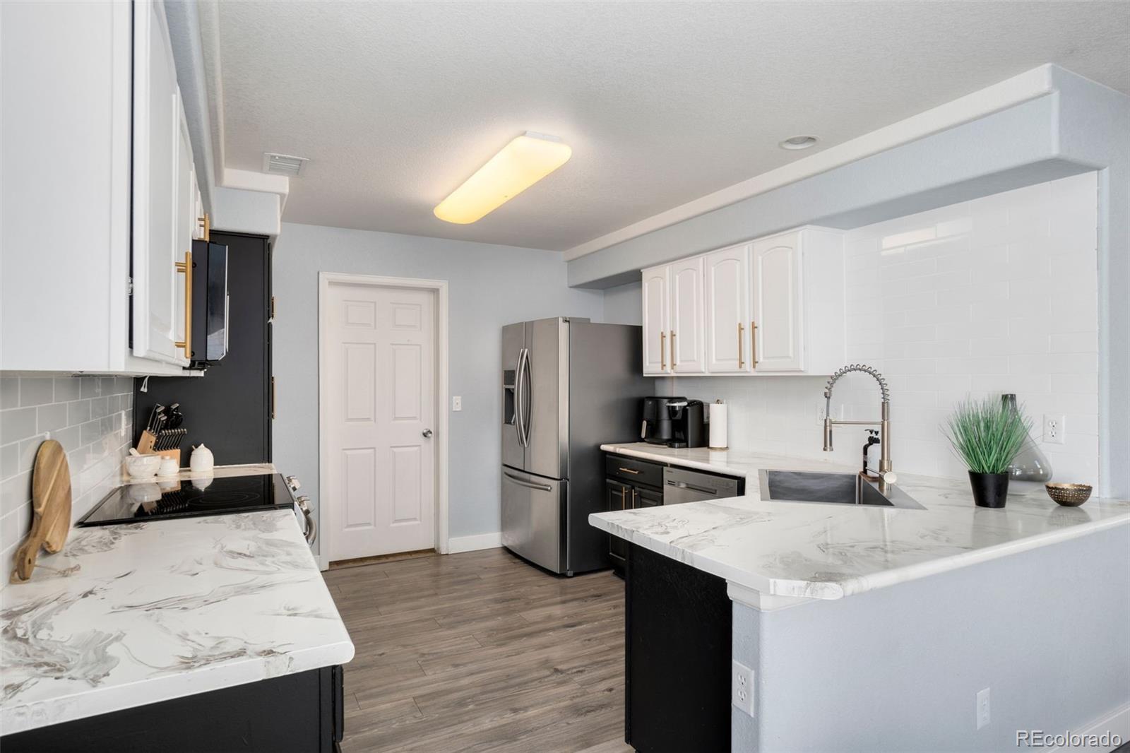 MLS Image #8 for 19045  burlington place,denver, Colorado