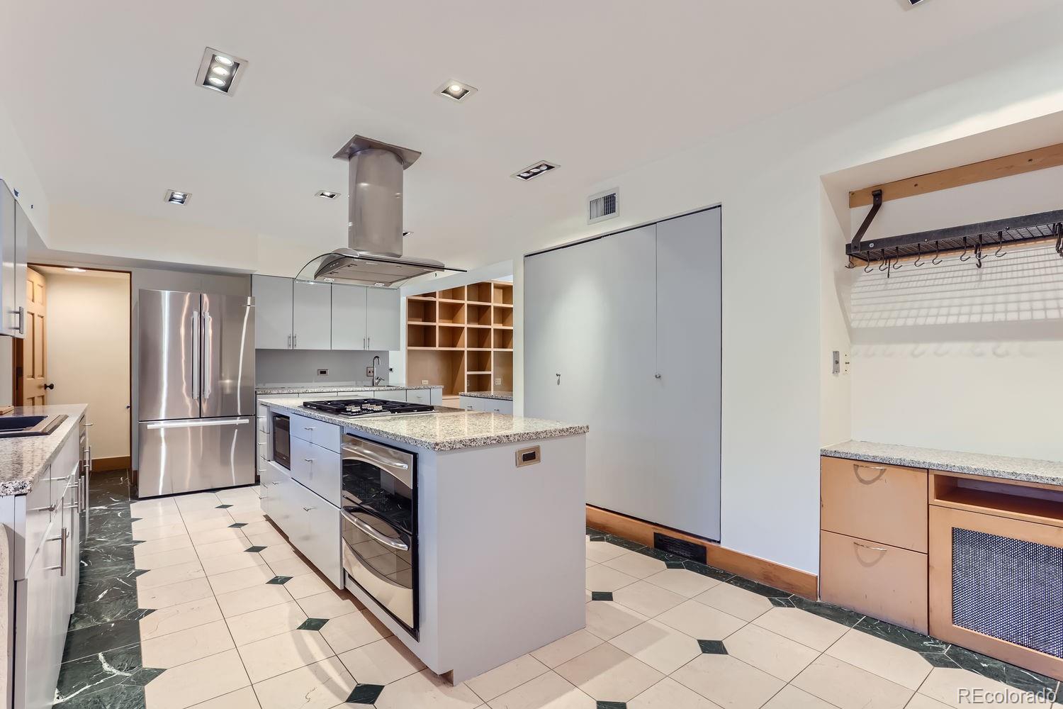 MLS Image #11 for 5635 e 17th avenue parkway,denver, Colorado