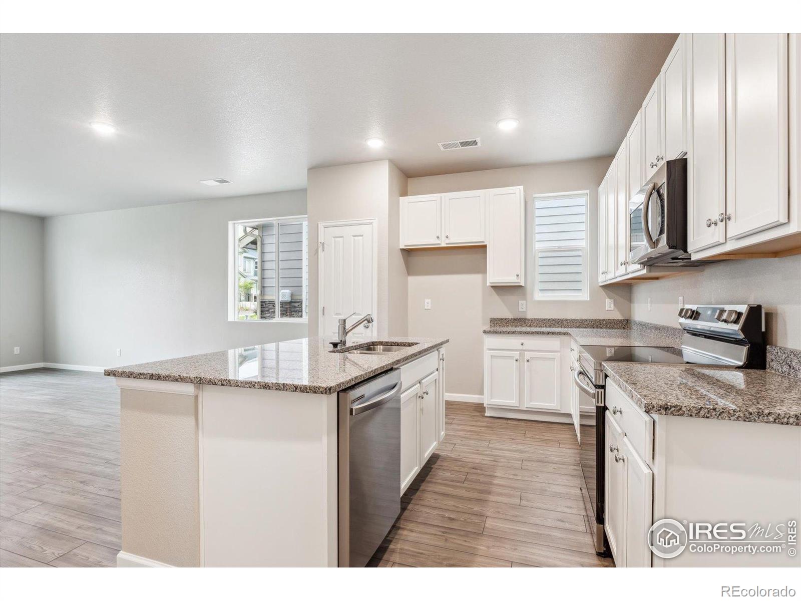 MLS Image #9 for 286  shoveler way,johnstown, Colorado