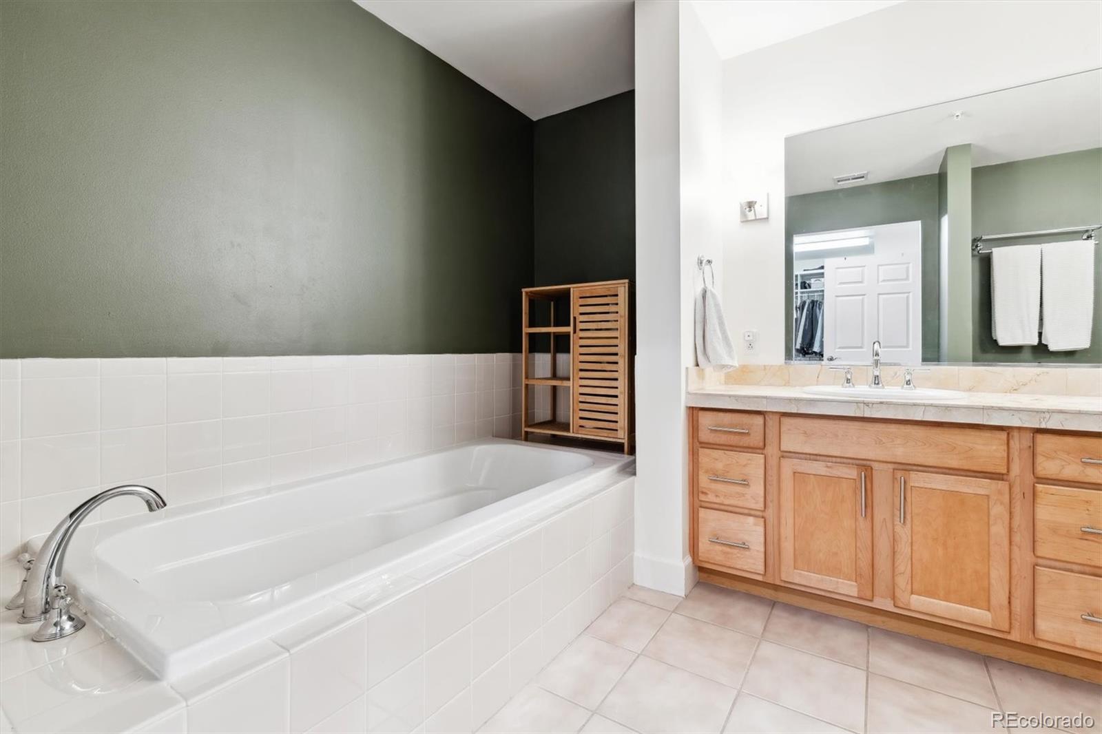 MLS Image #7 for 1630 n clarkson street,denver, Colorado