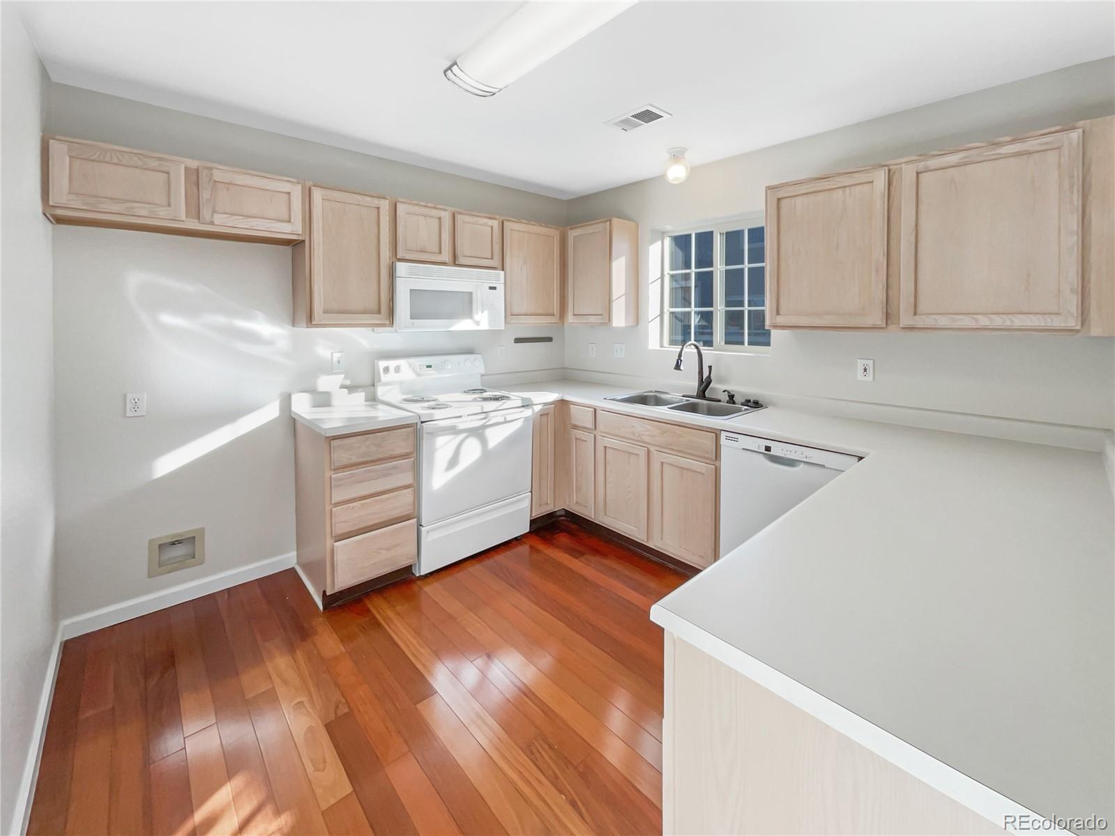 MLS Image #13 for 1335 s danube way,aurora, Colorado