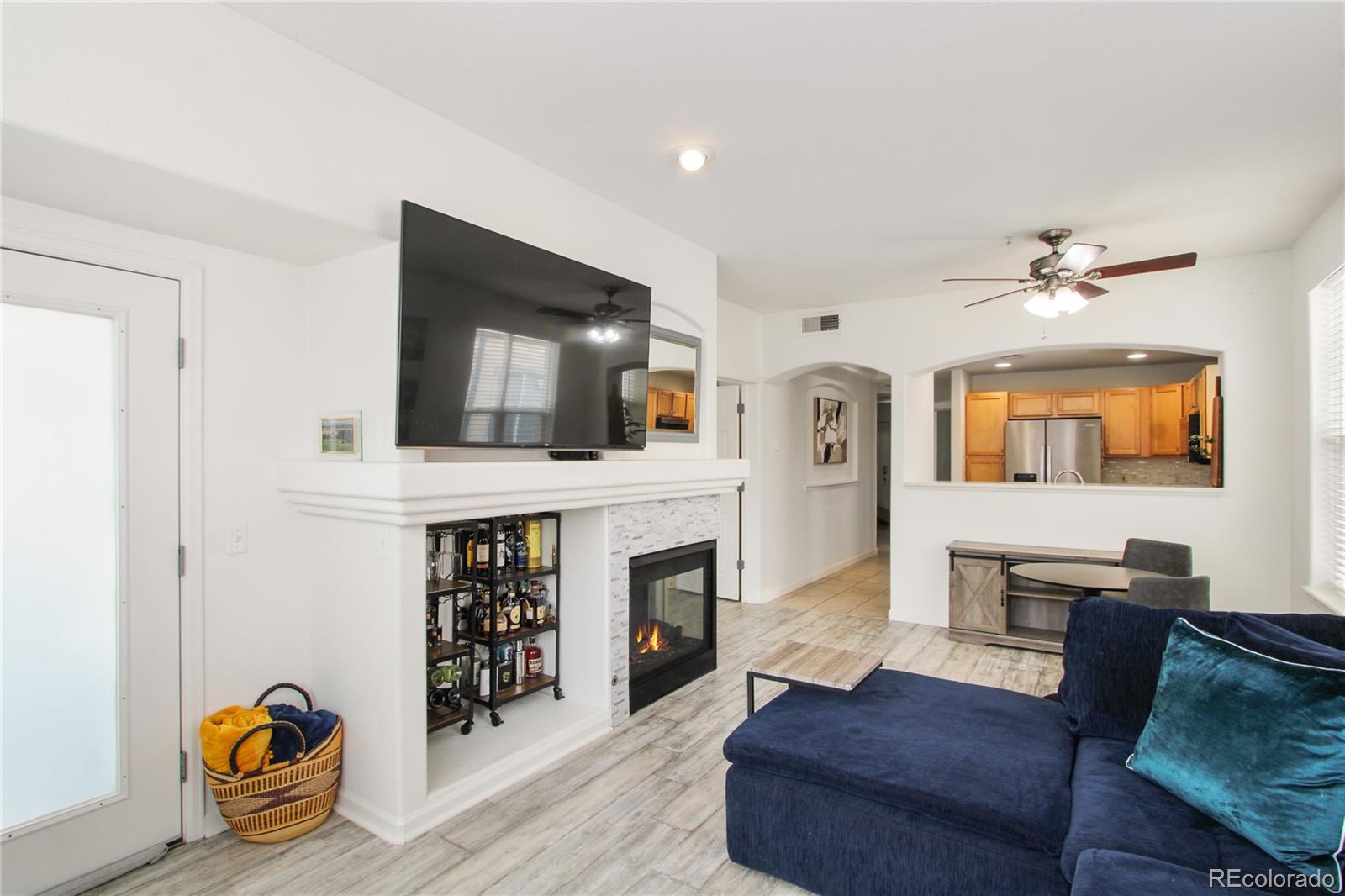 MLS Image #10 for 1727 n pearl street 201,denver, Colorado