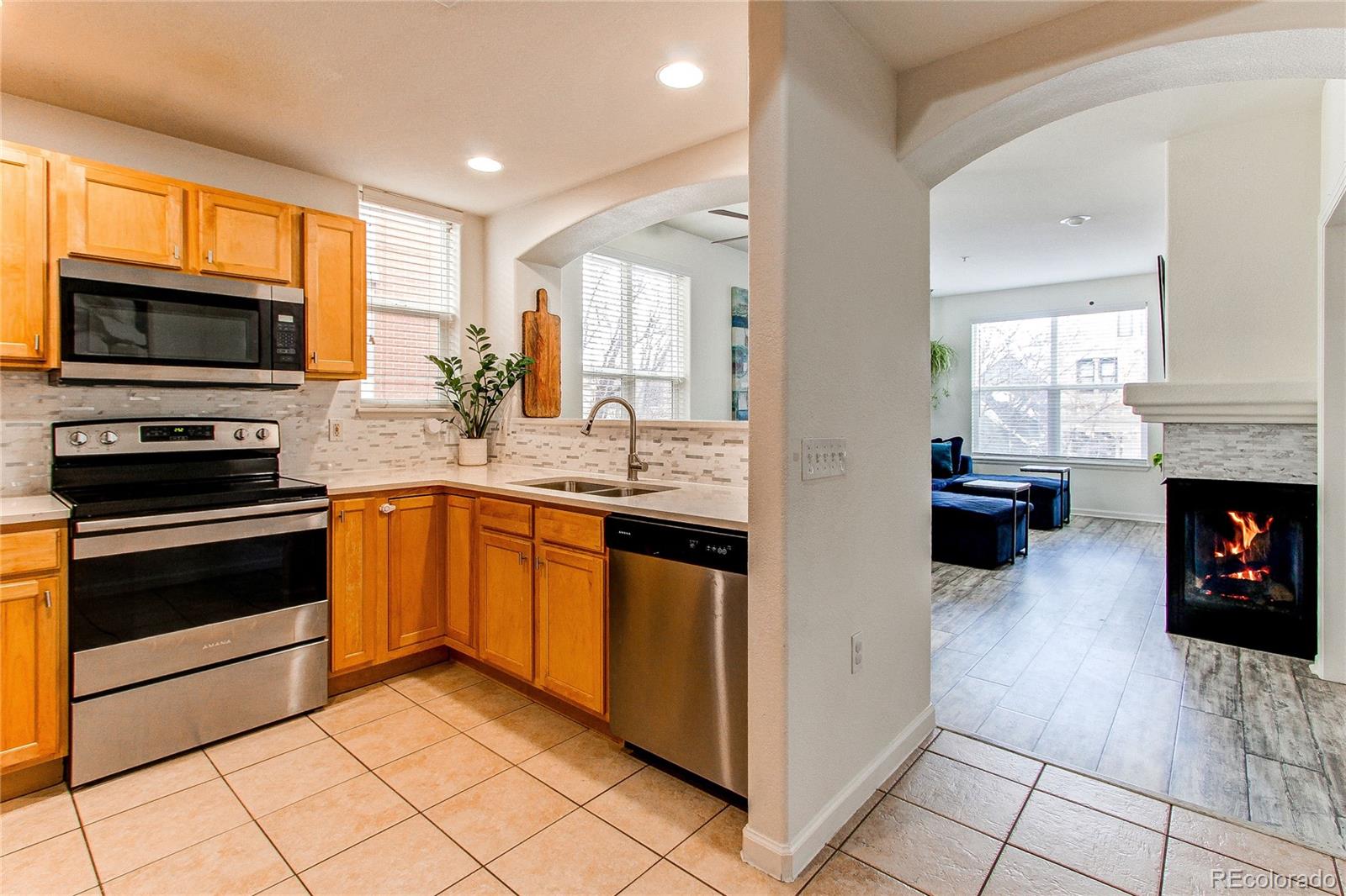 MLS Image #12 for 1727 n pearl street 201,denver, Colorado