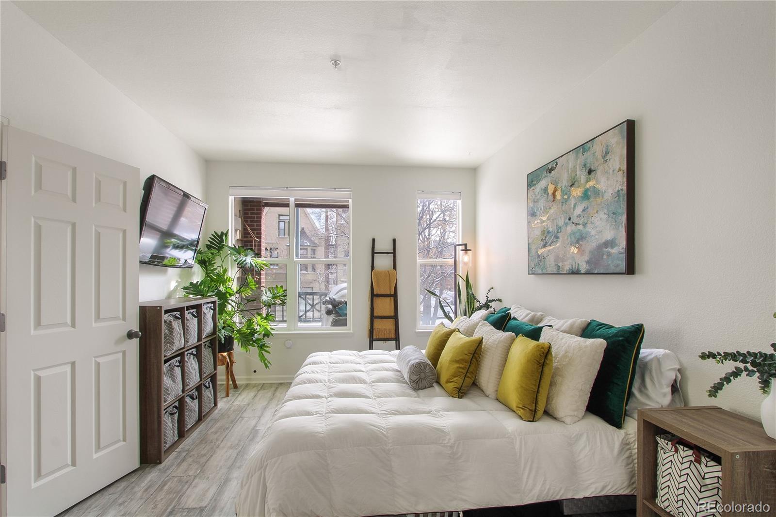 MLS Image #21 for 1727 n pearl street 201,denver, Colorado