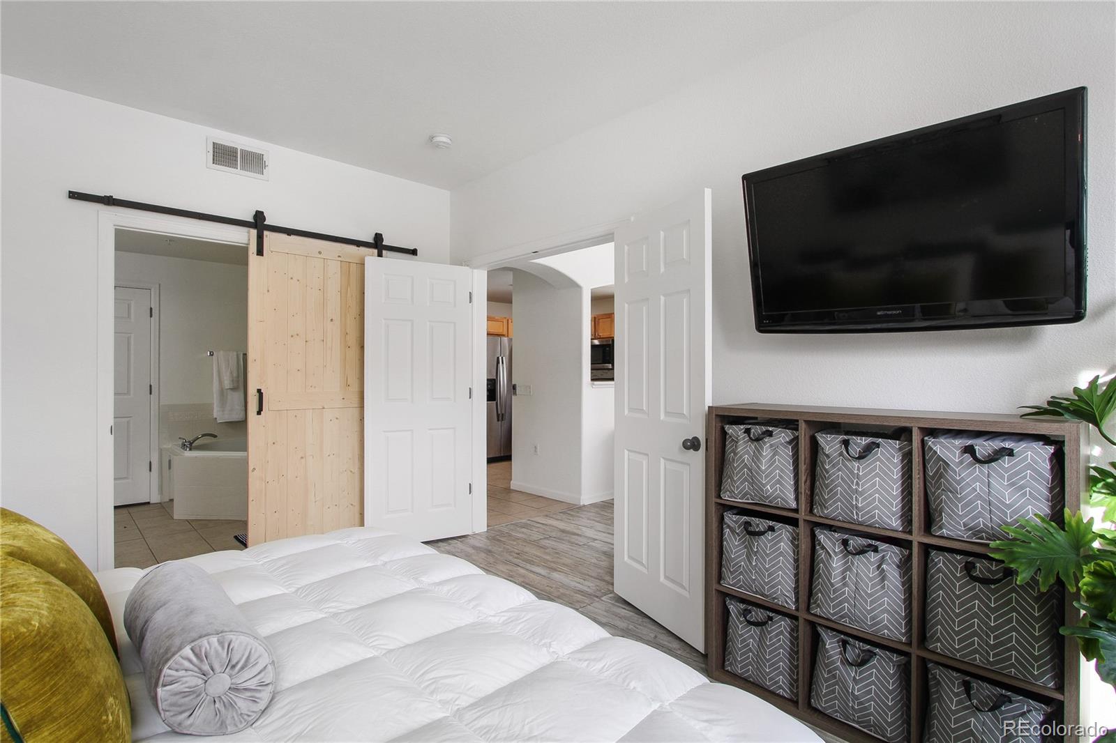 MLS Image #23 for 1727 n pearl street 201,denver, Colorado