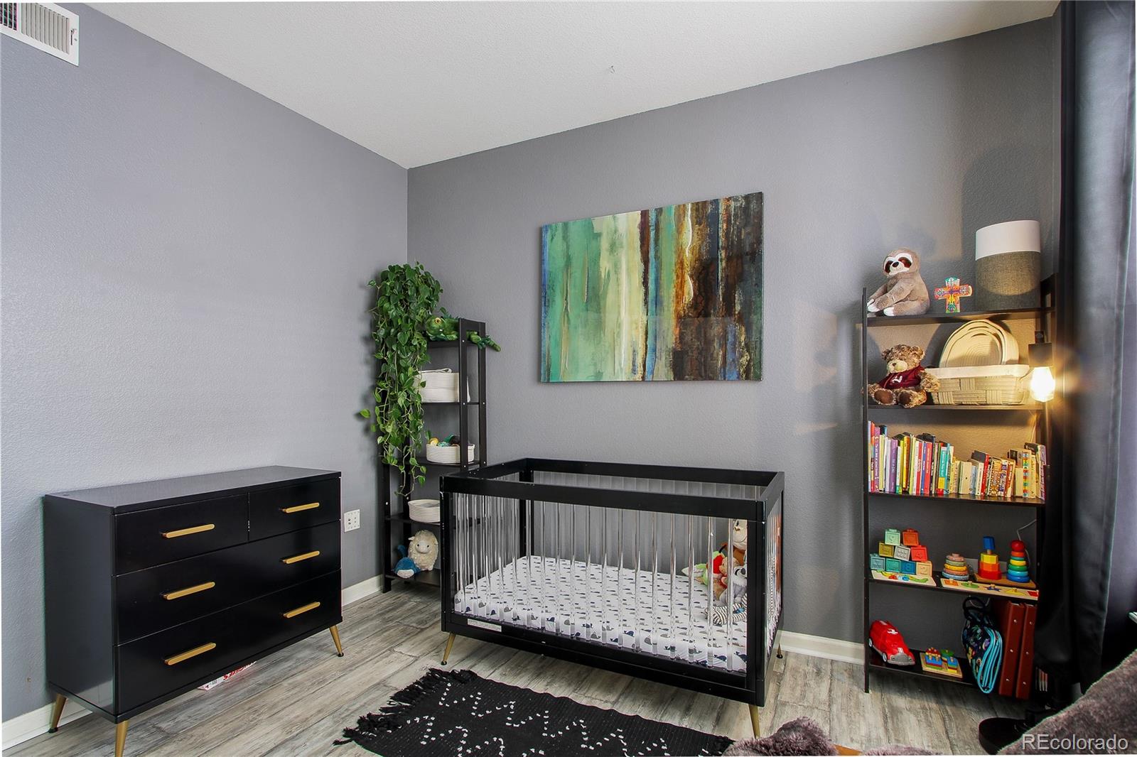 MLS Image #29 for 1727 n pearl street 201,denver, Colorado