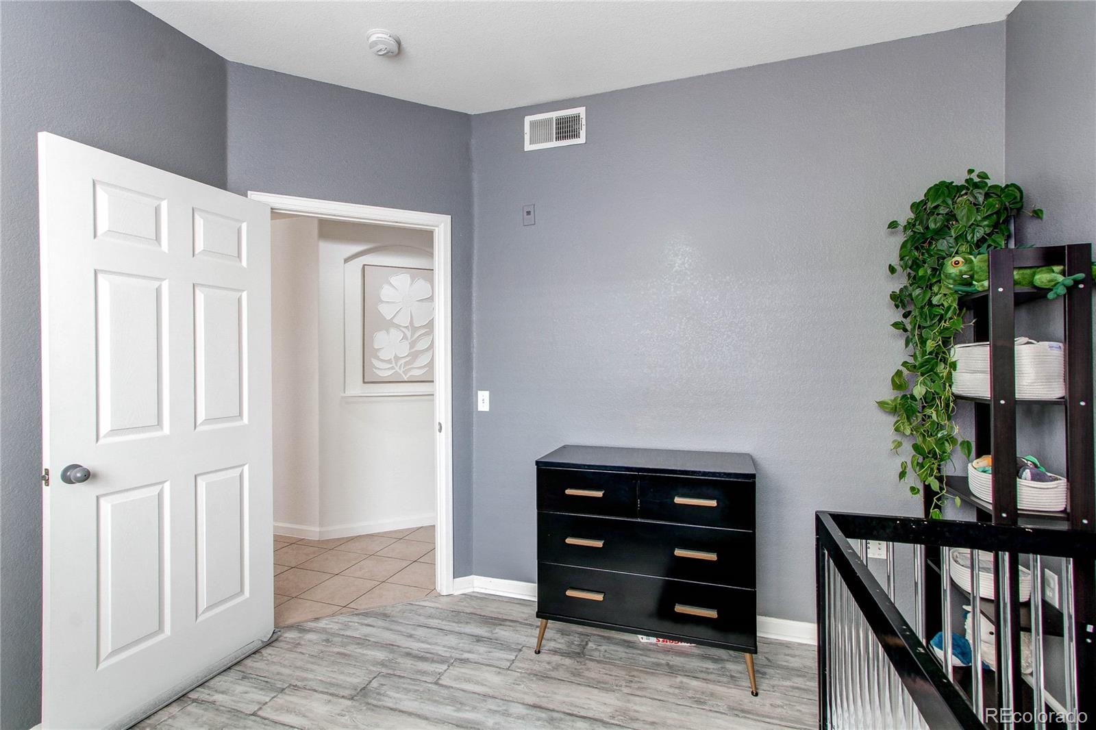 MLS Image #31 for 1727 n pearl street 201,denver, Colorado