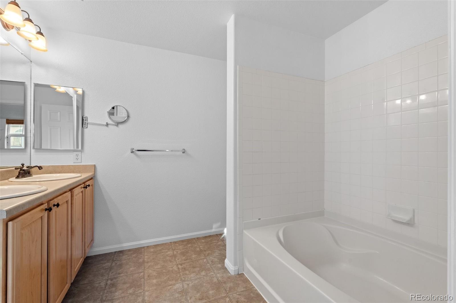 MLS Image #33 for 9770  mayfair street,englewood, Colorado
