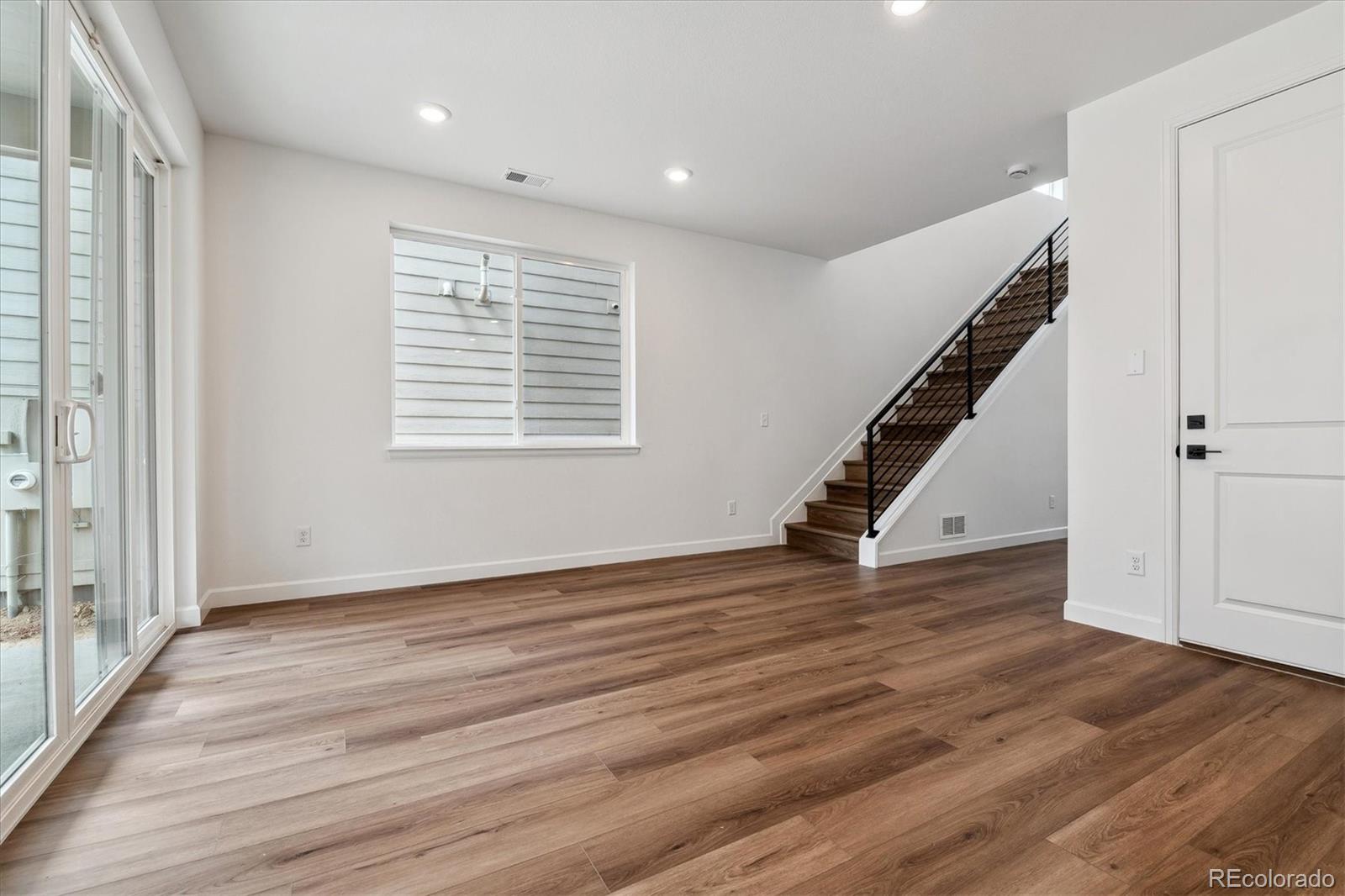 MLS Image #5 for 8498  eagle river street,littleton, Colorado
