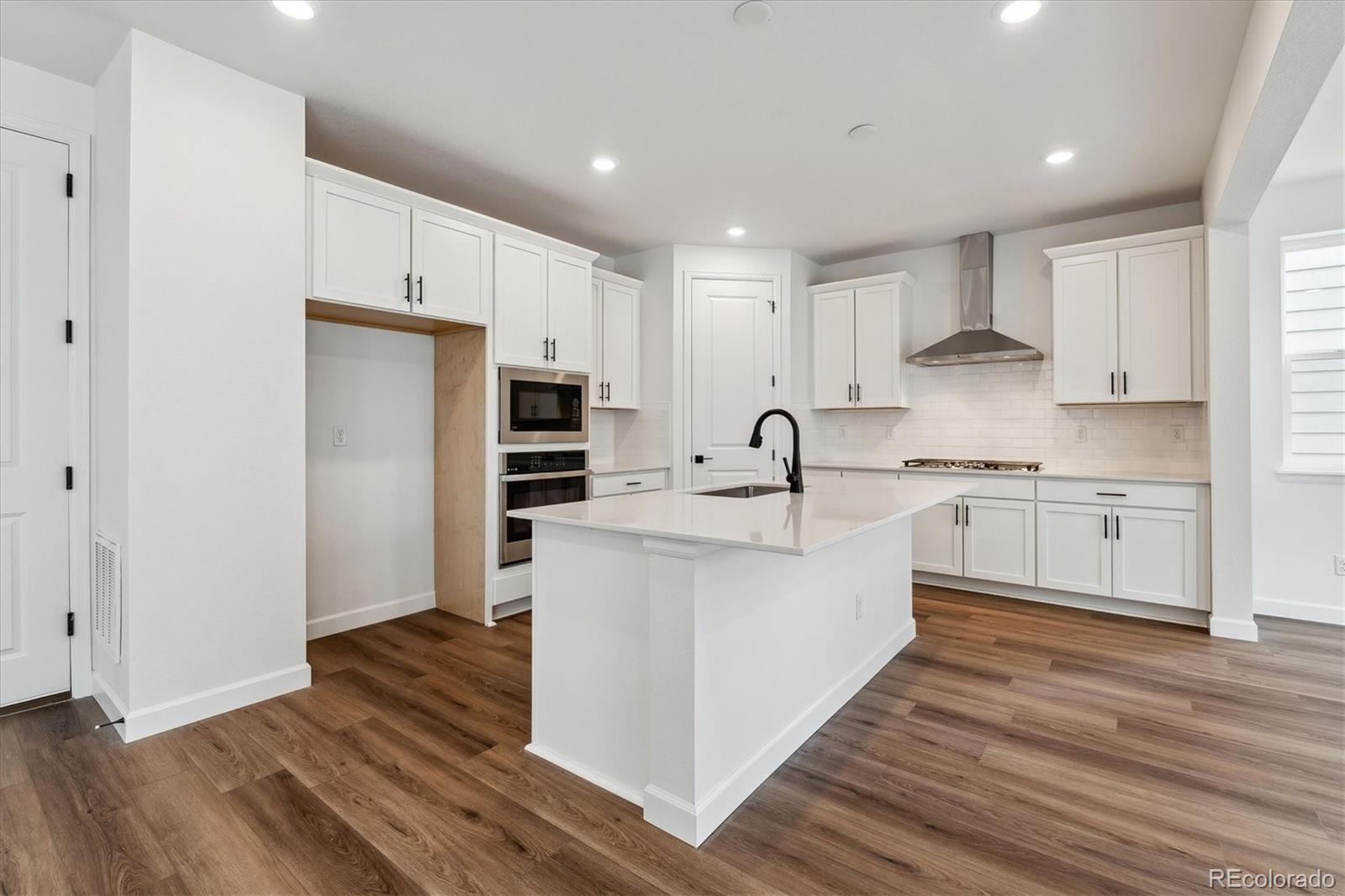 MLS Image #6 for 8498  eagle river street,littleton, Colorado